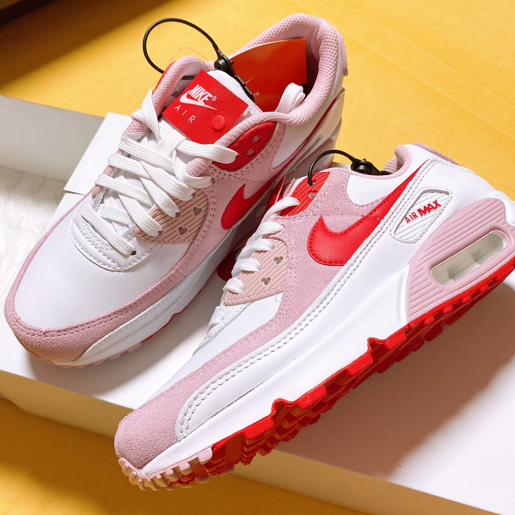 (W) Nike Air Max 90 QS Valentine's Day 착용 스타일 - 1