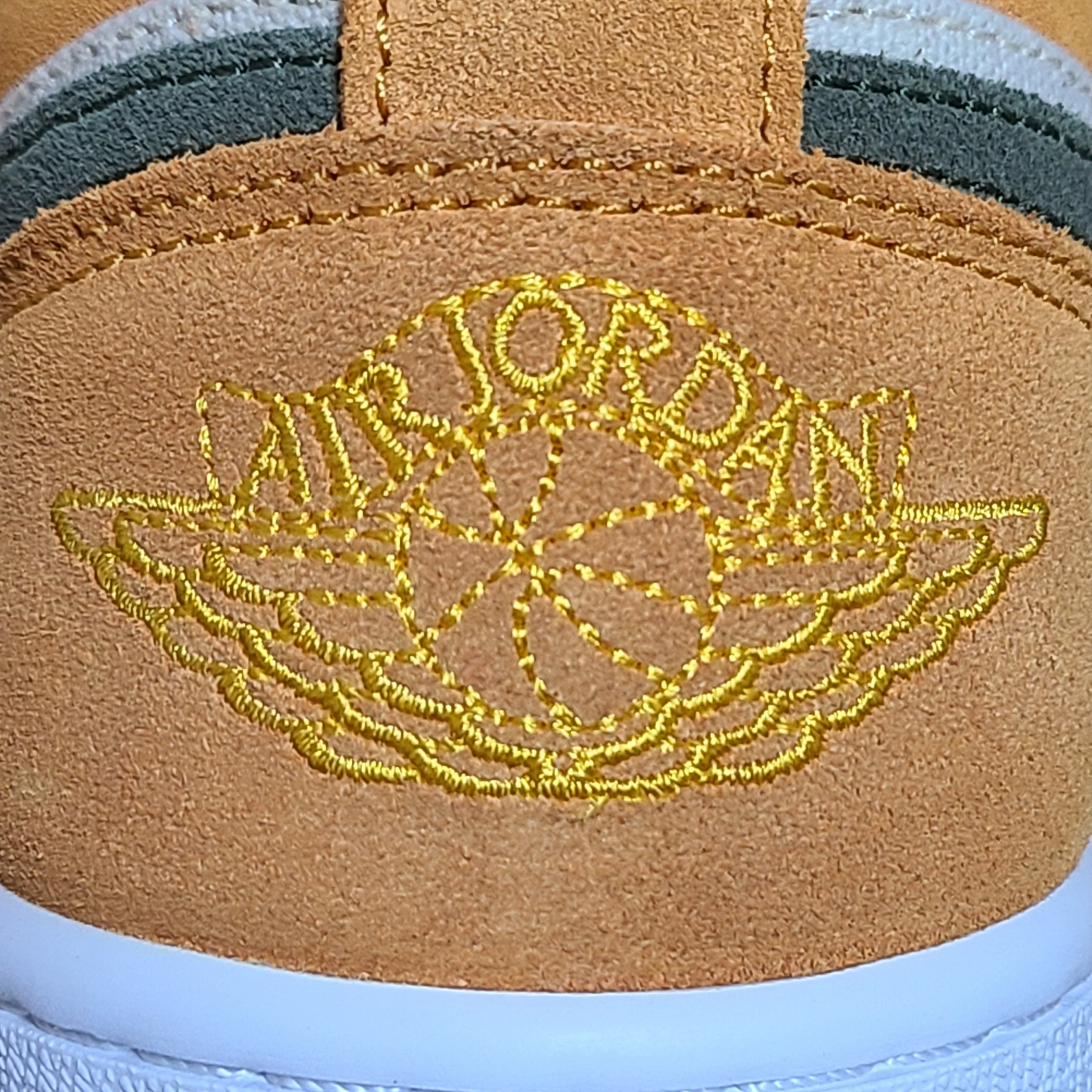 Jordan 1 Low SE Light Curry 착용 스타일