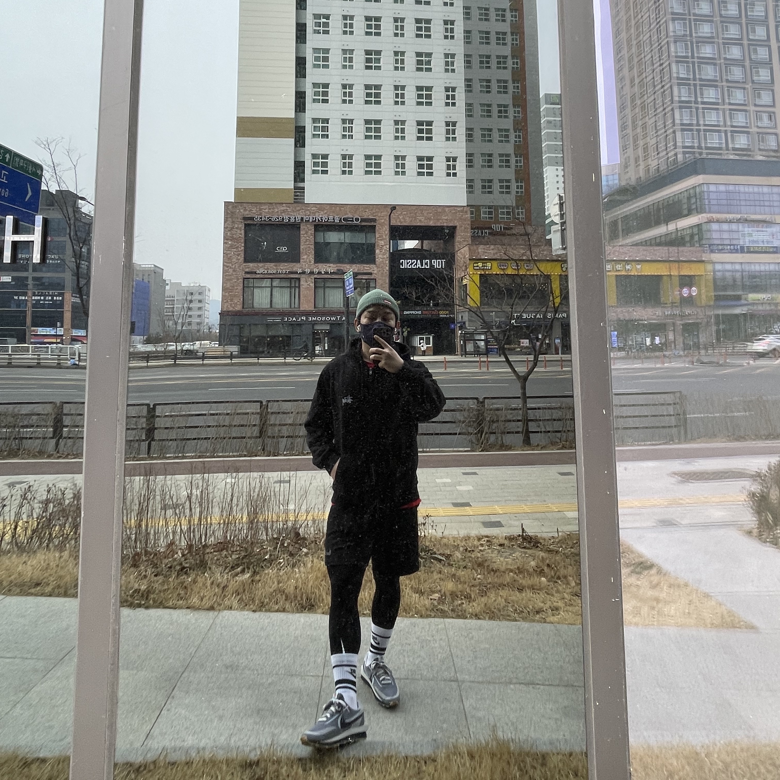 Stussy Basic Stussy Zip Hoodie Black 2021, Nike x Sacai x Clot LDWaffle Cool Grey 착용 스타일