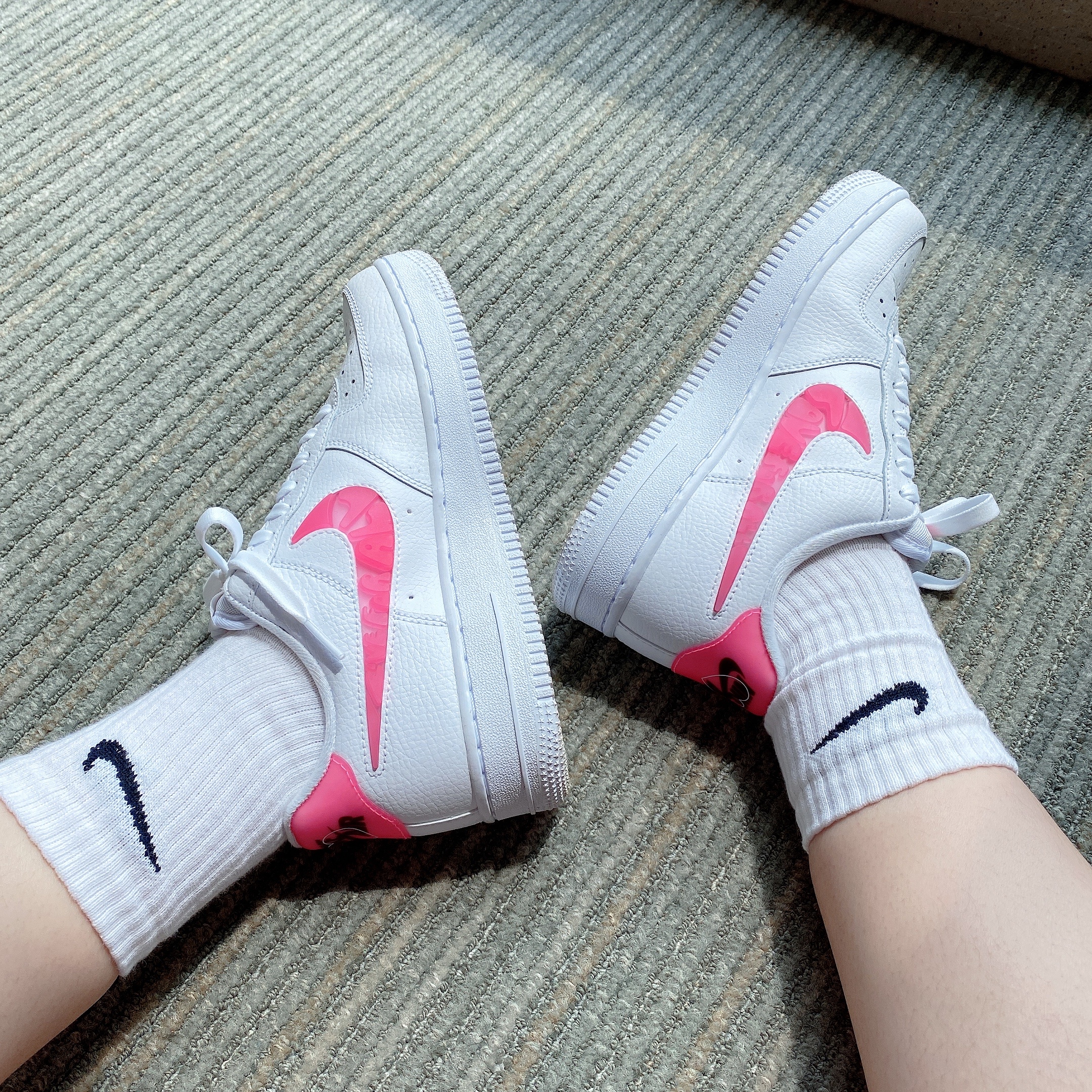 (W) Nike Air Force 1 '07 SE Love for All 착용 스타일 - 1