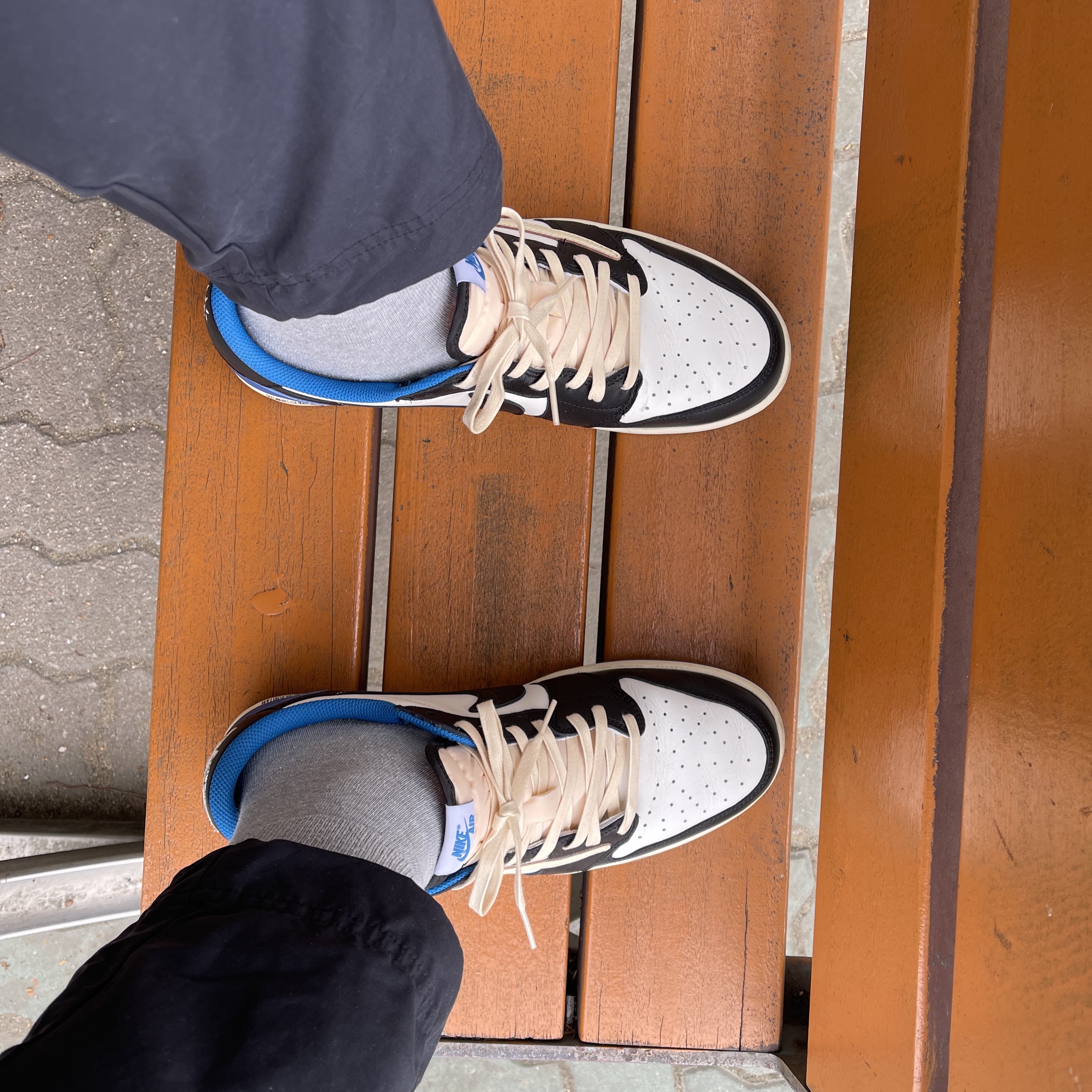 Jordan 1 x Travis Scott x Fragment Retro Low OG SP Military Blue 착용 스타일 - 3