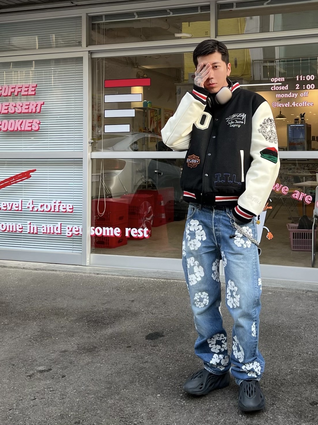 Stussy x Our Legacy x Denim Tears TTL Varsity Jacket Black, Adidas Yeezy Foam RNNR Mineral Blue 착용 스타일 - 1