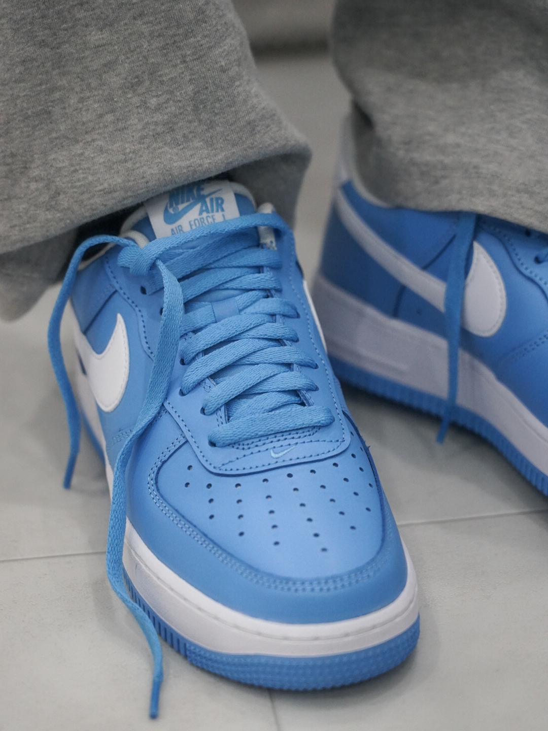 Nike Air Force 1 '07 Low University Blue 착용 스타일 - 1