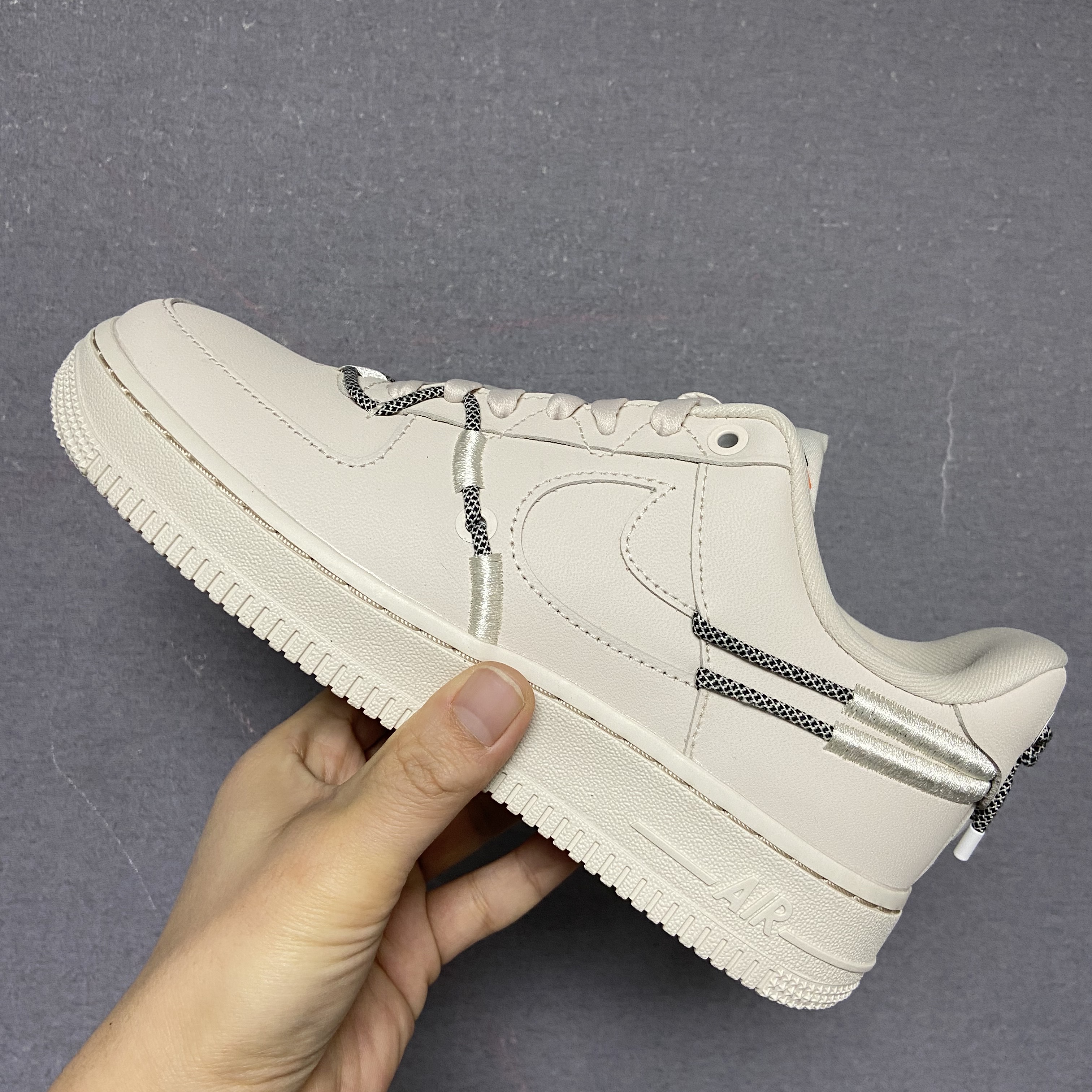 (W) Nike Air Force 1 '07 LX Light Orewood Brown 착용 스타일 - 1