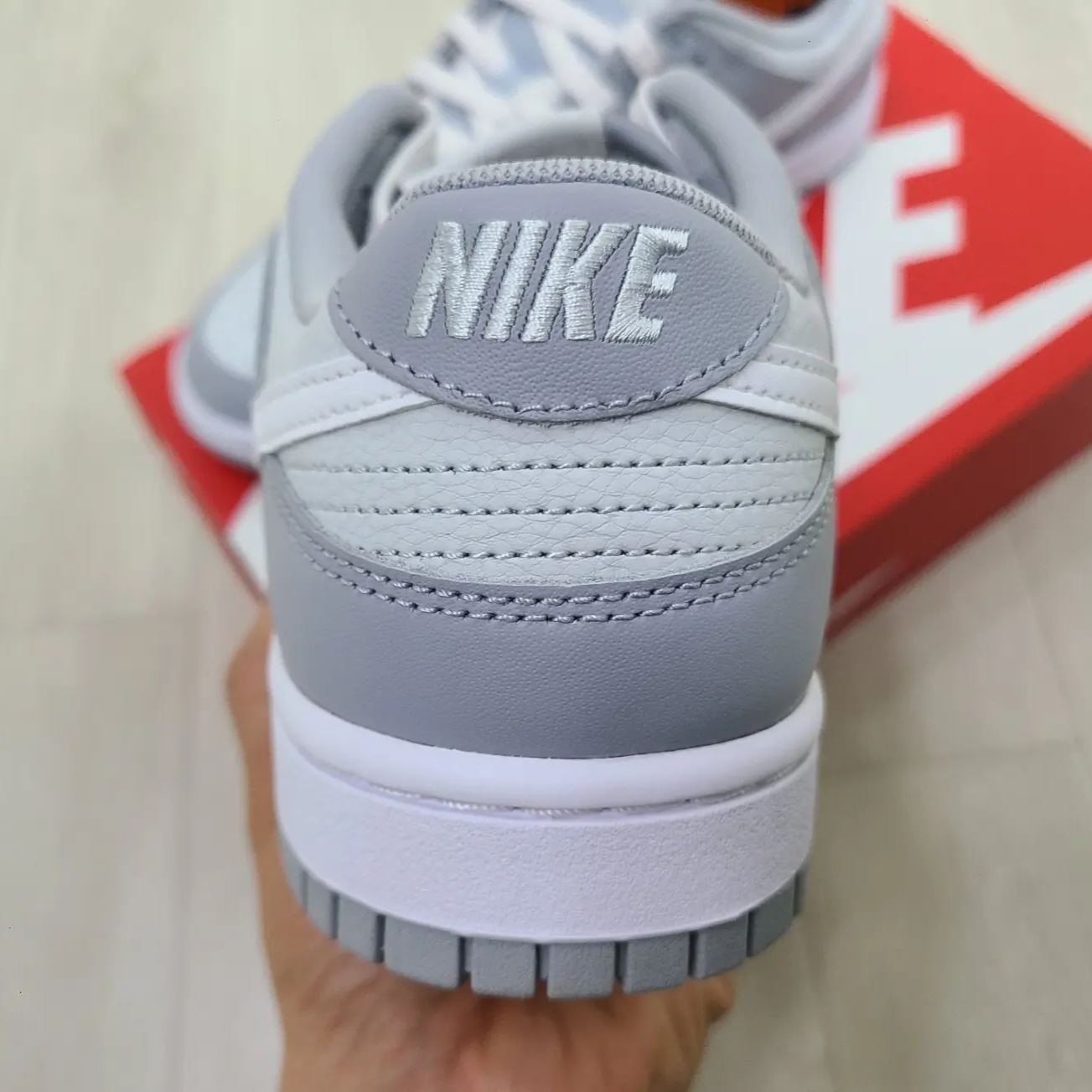 Nike Dunk Low Retro Wolf Grey 착용 스타일 - 3