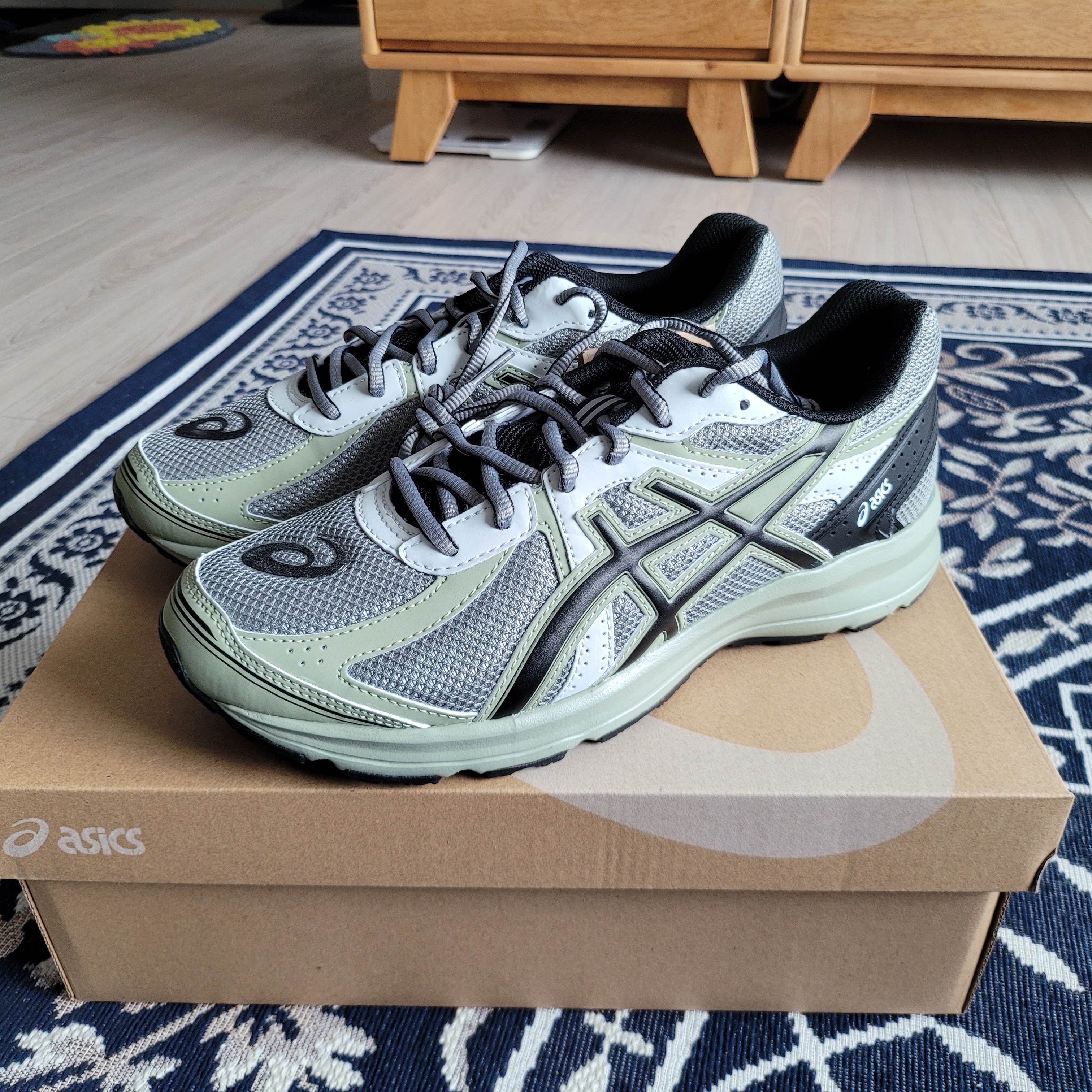 Asics Jog 100 S Sheet Rock - 2E Wide 착용 스타일