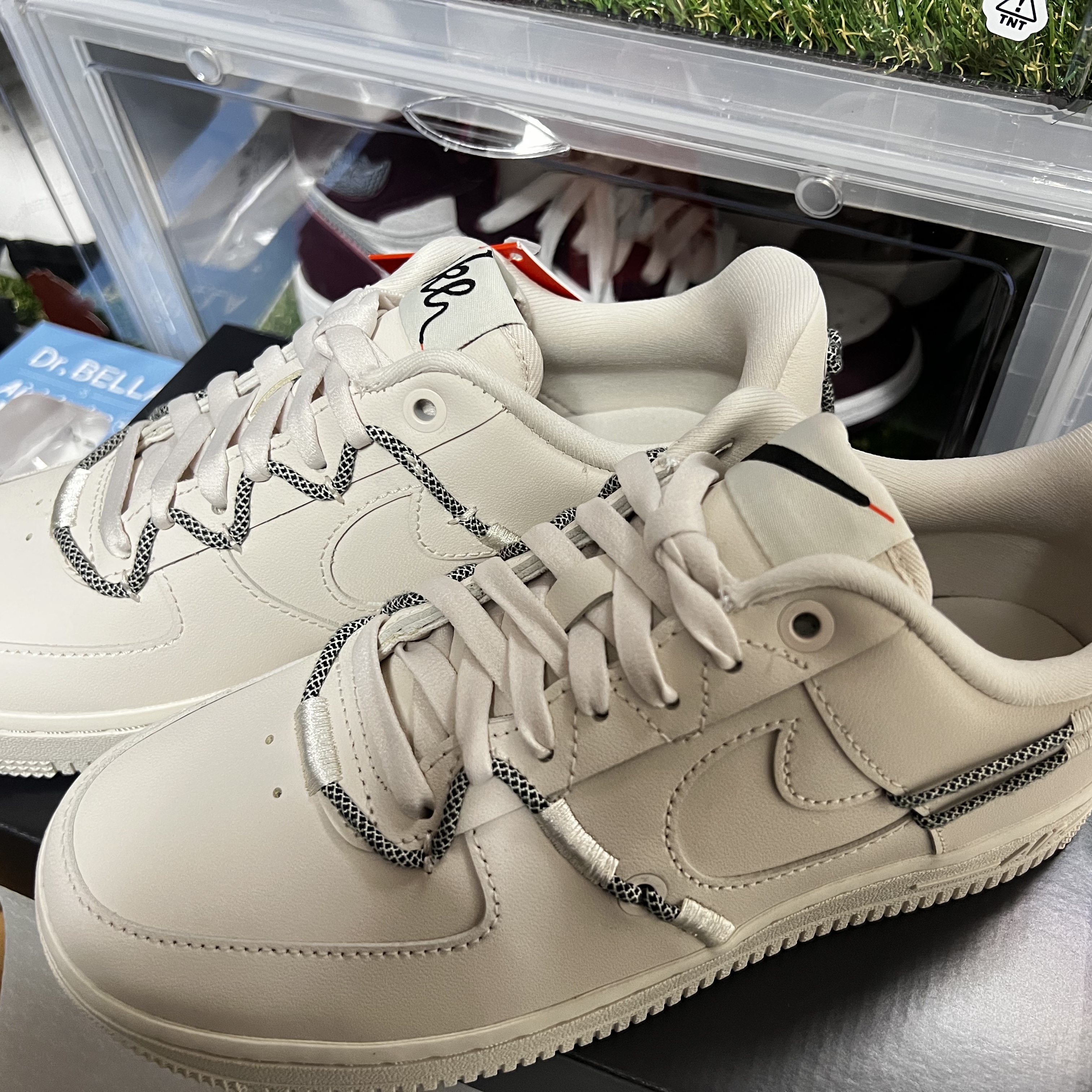 (W) Nike Air Force 1 '07 LX Light Orewood Brown 착용 스타일 - 1