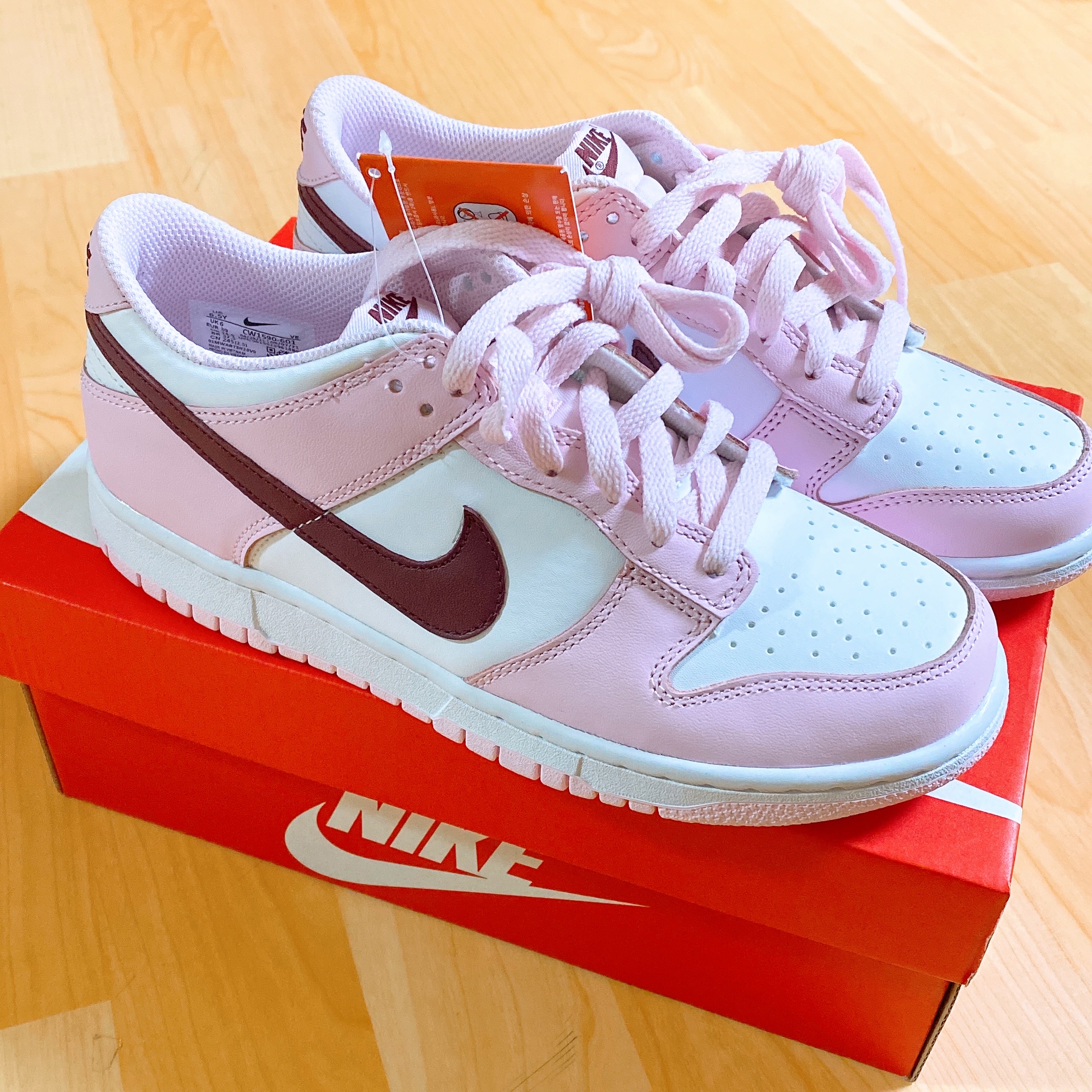 (GS) Nike Dunk Low Pink Foam 착용 스타일 - 1