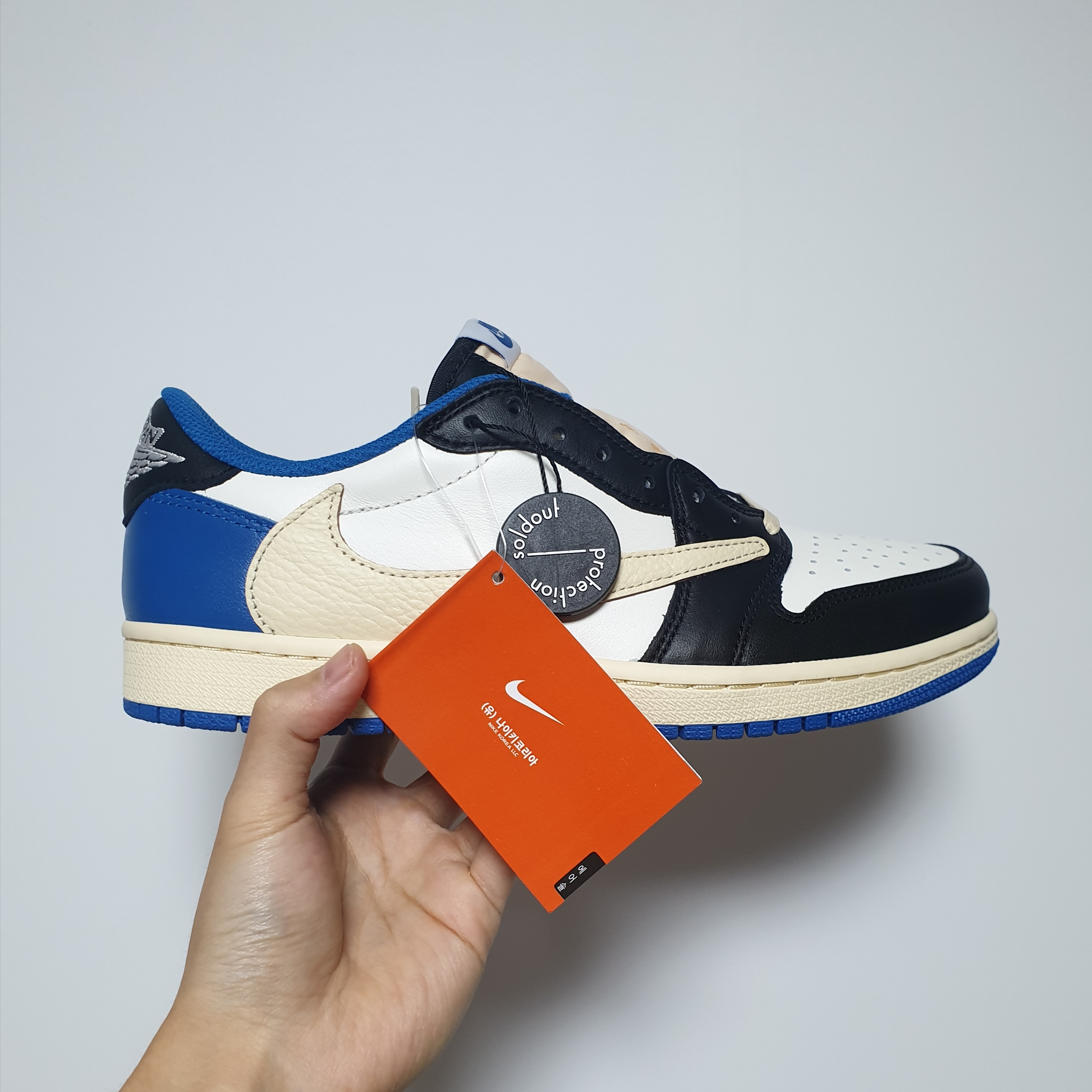 Jordan 1 x Travis Scott x Fragment Retro Low OG SP Military Blue 착용 스타일