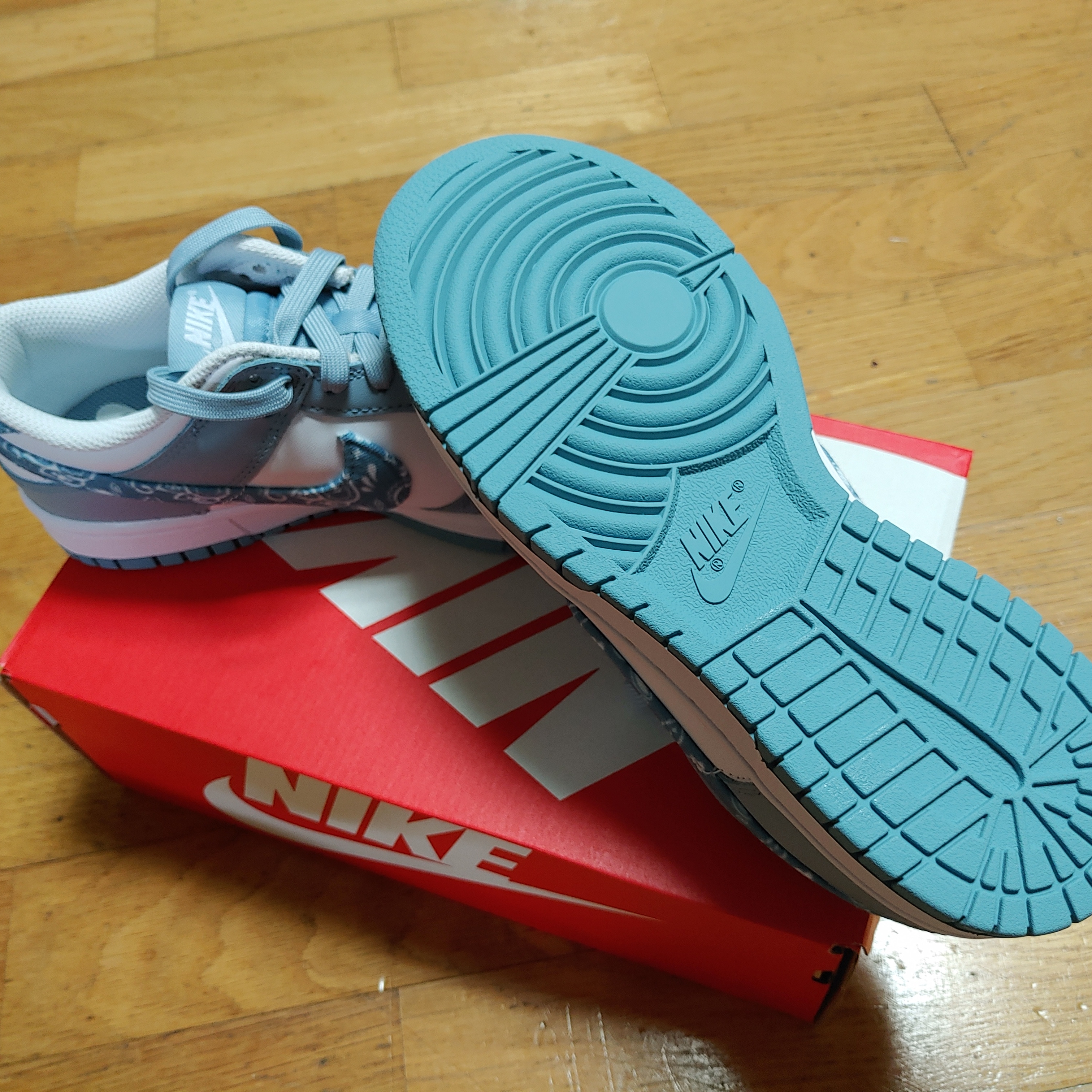 (W) Nike Dunk Low Essential Blue Paisley 착용 스타일 - 3