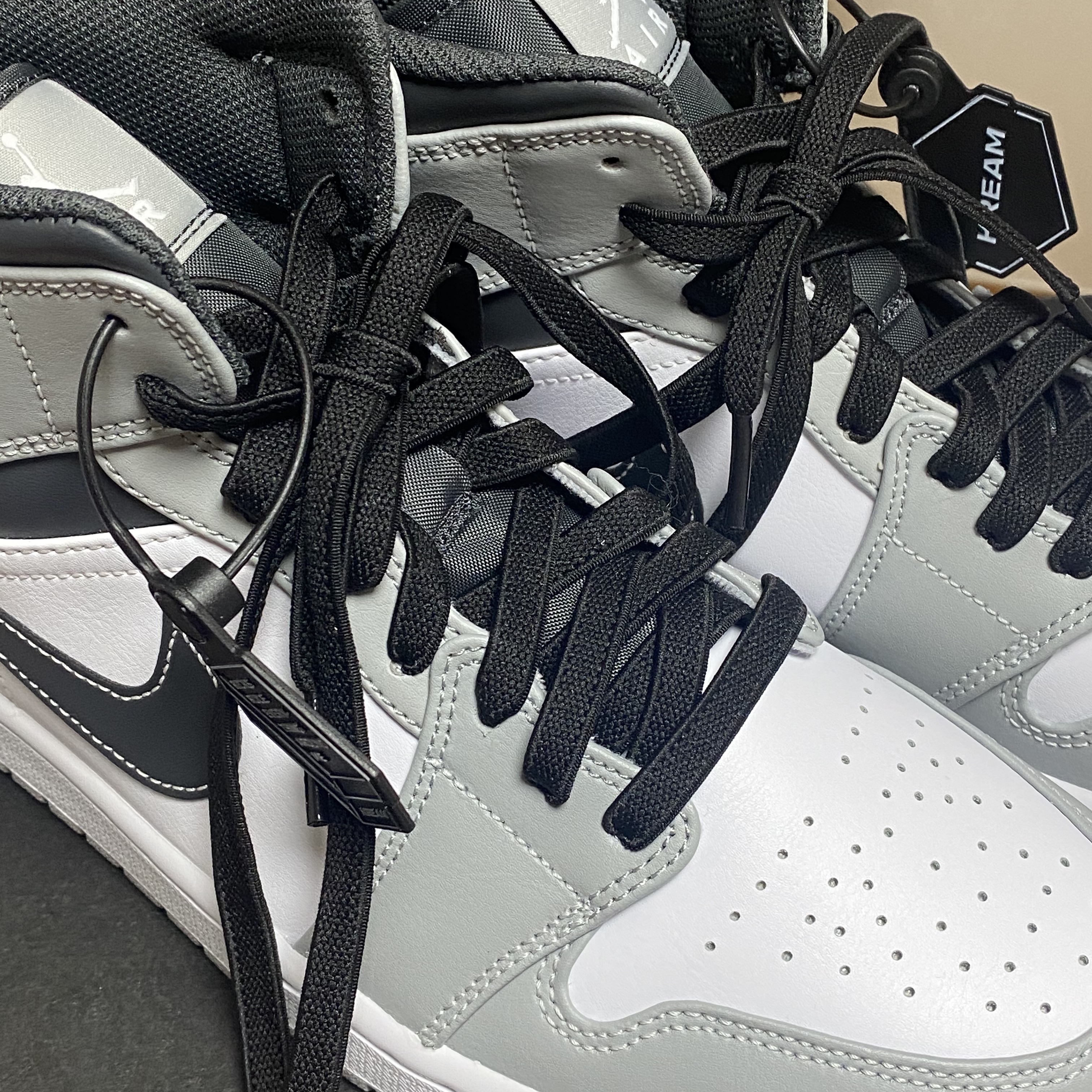 Jordan 1 Mid Light Smoke Grey Anthracite 착용 스타일