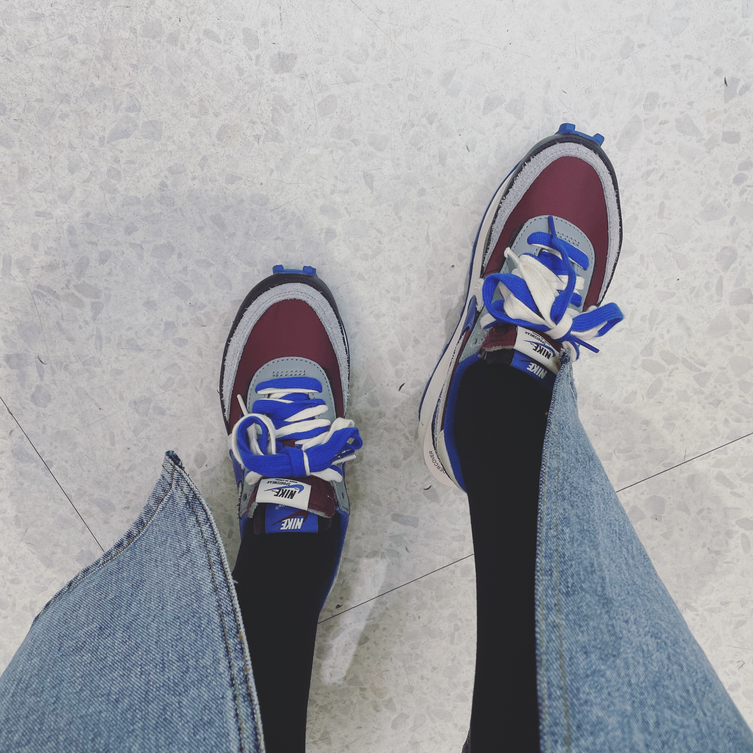 Nike x Sacai x Undercover LDWaffle Night Maroon Team Royal 착용 스타일 - 2
