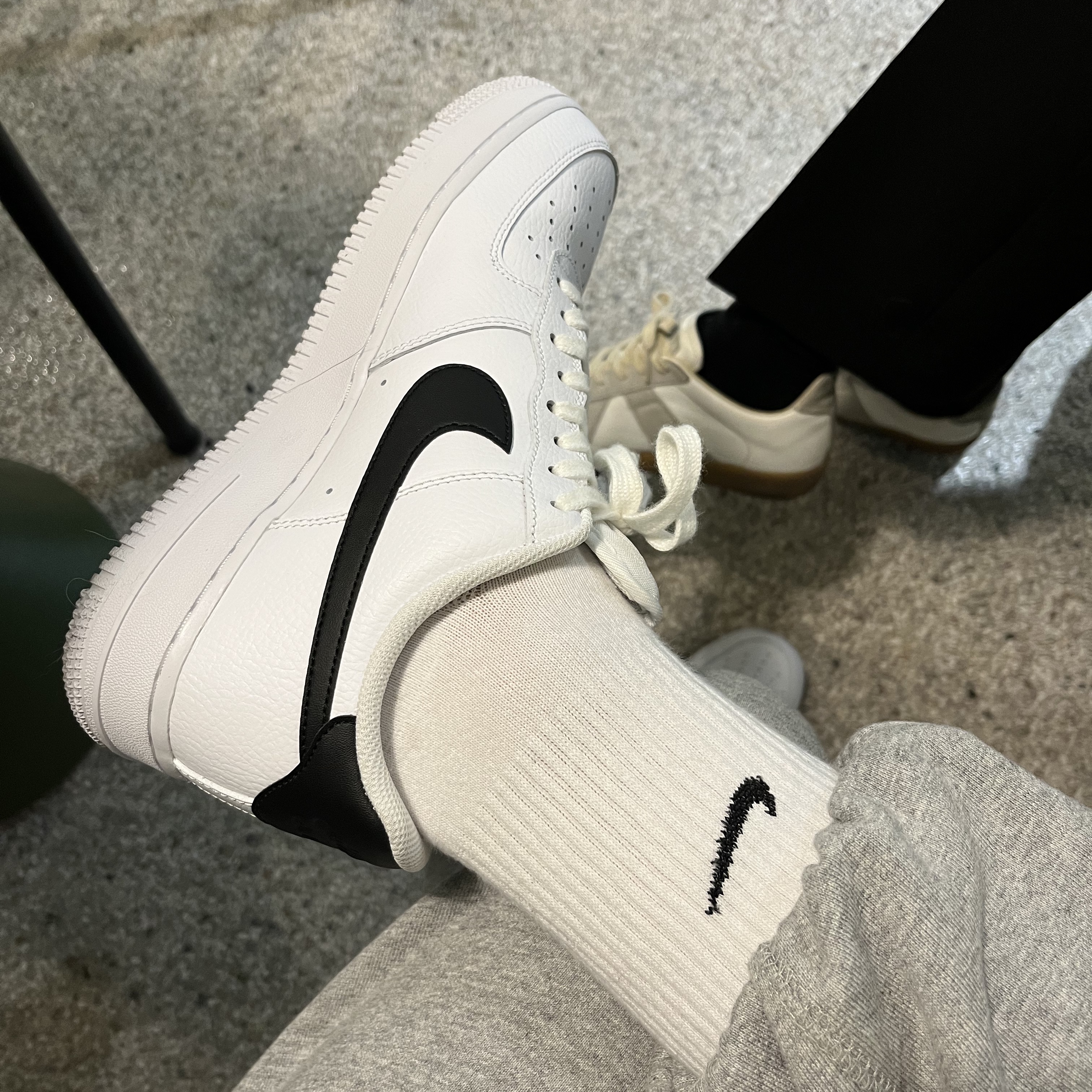 (W) Nike Air Force 1 '07 Low White Black 착용 스타일