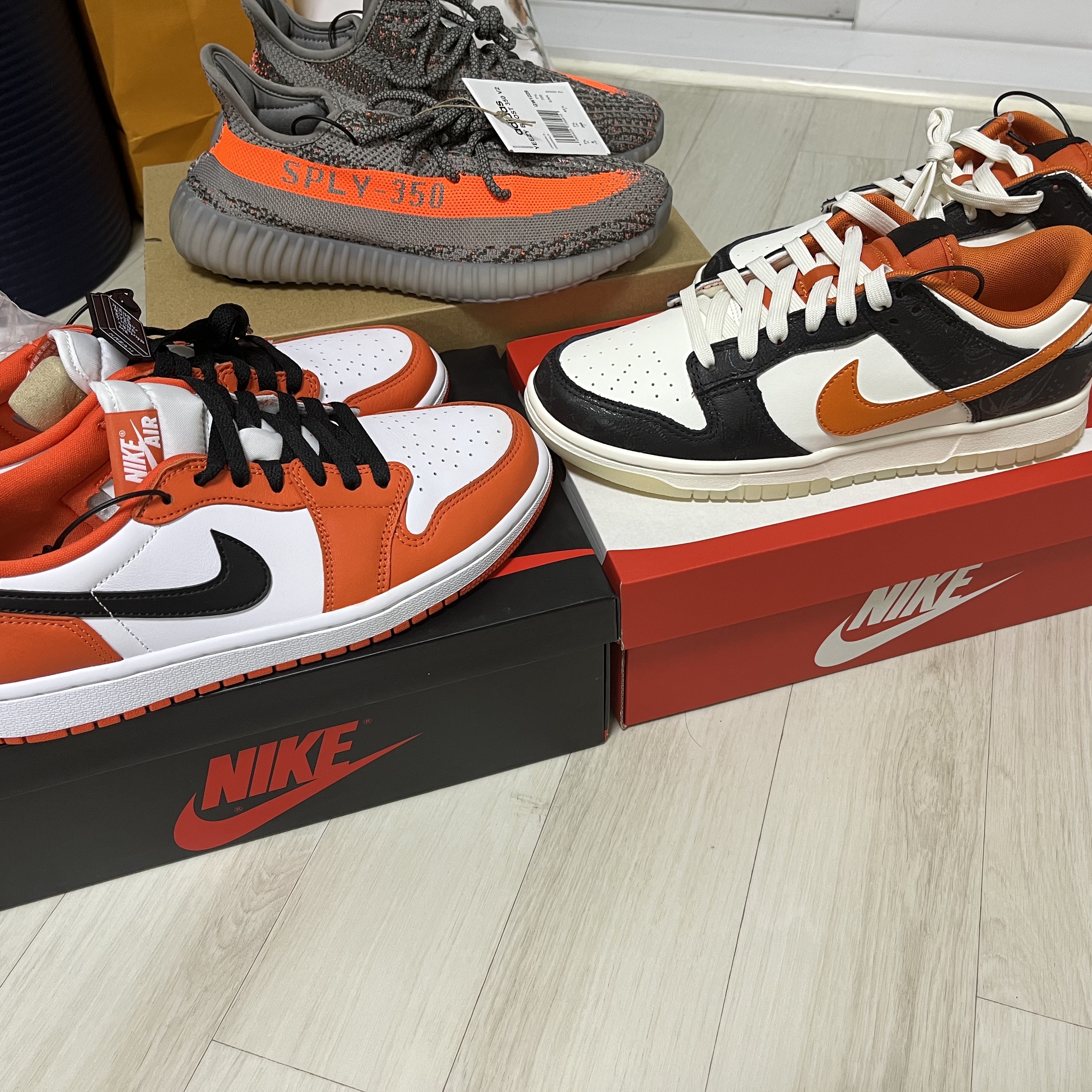 (W) Jordan 1 Low OG Starfish, Nike Dunk Low Retro PRM Halloween 착용 스타일