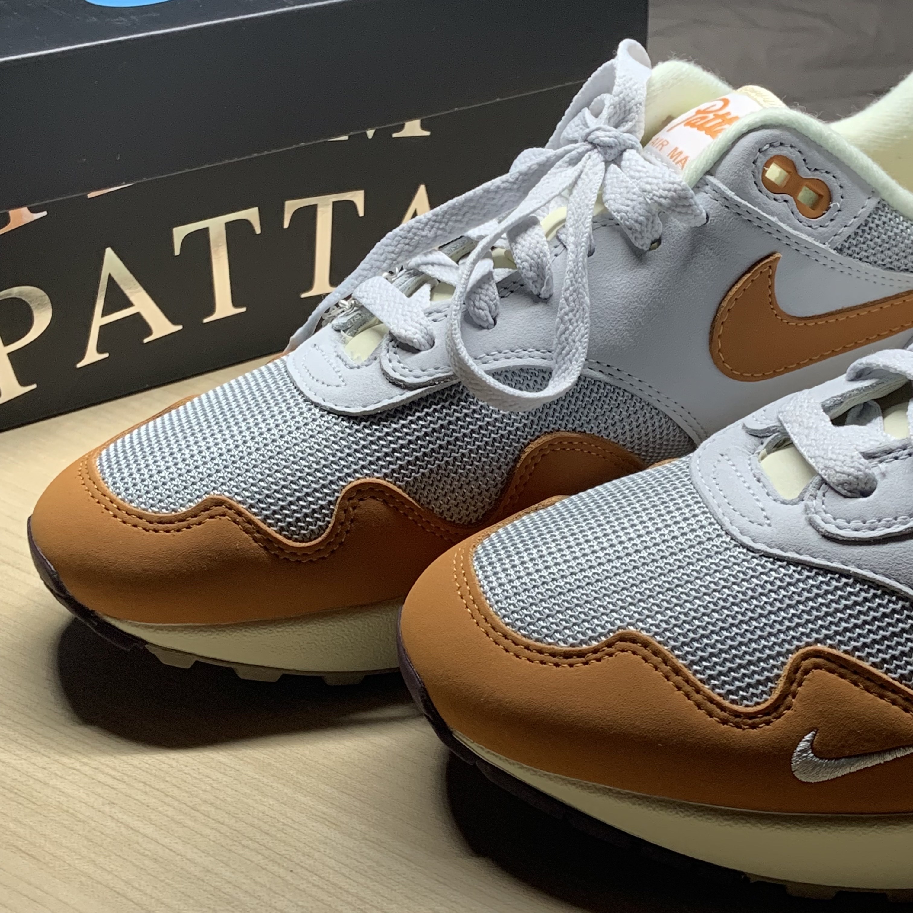 Nike x Patta Air Max 1 Monarch 착용 스타일