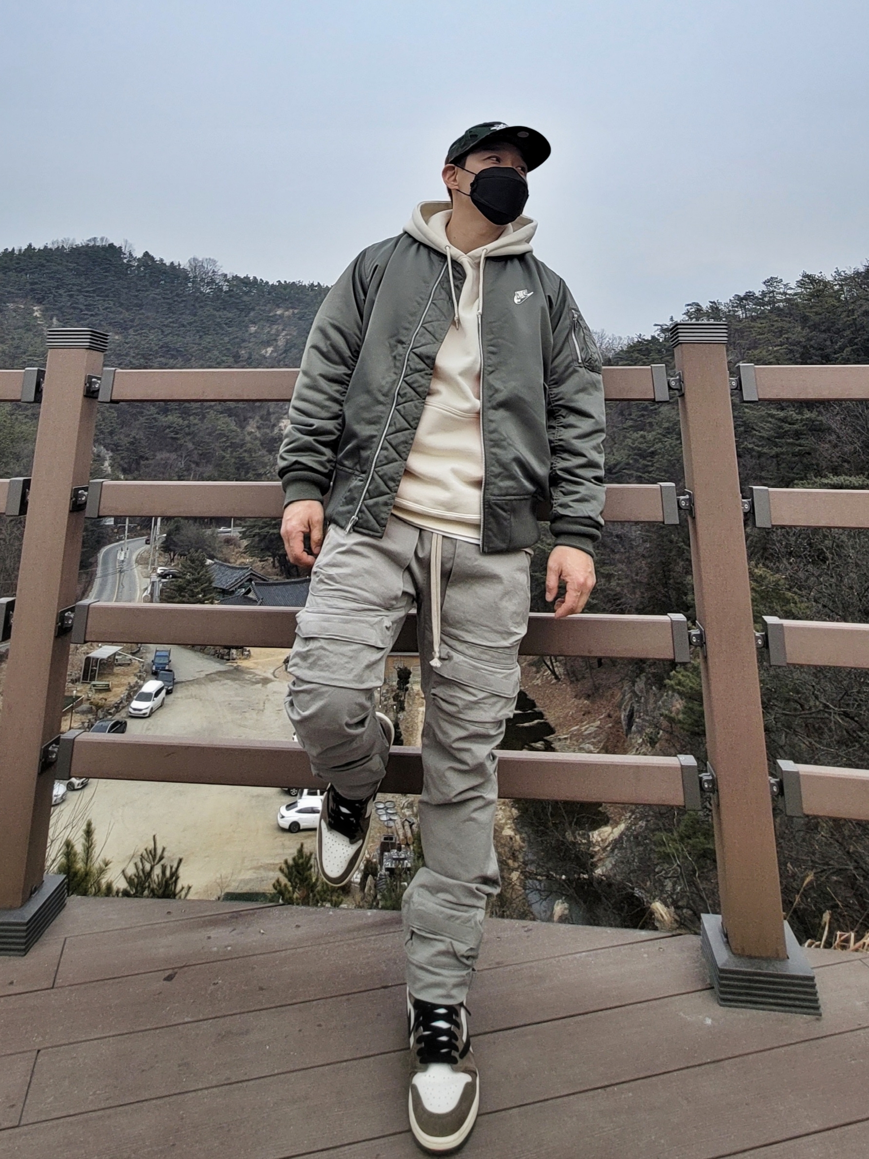 Nike NSW Punk Bomber Jacket - Asia, Jordan 1 x Travis Scott Retro High OG SP Mocha 착용 스타일 - 1