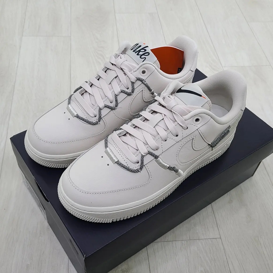 (W) Nike Air Force 1 '07 LX Light Orewood Brown 착용 스타일 - 2