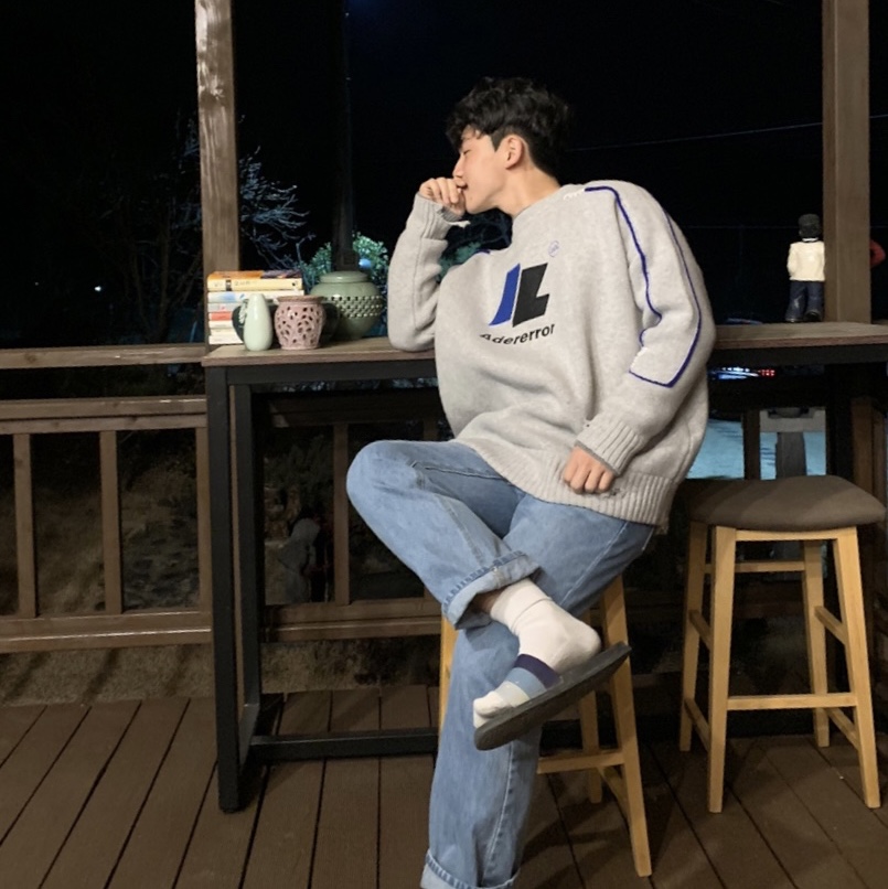 Zara x Ader Error Oversize Sweater Grey 착용 스타일