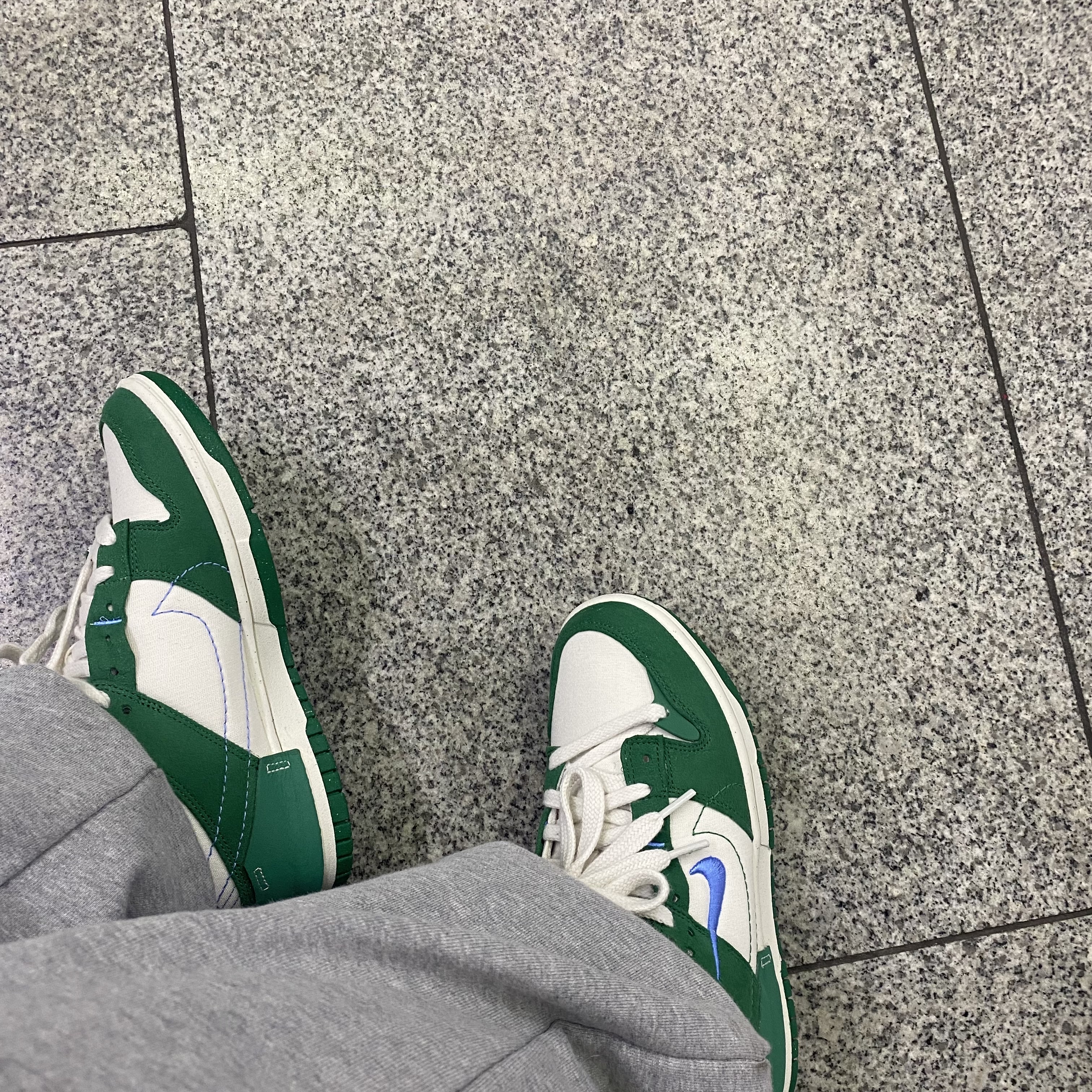 (W) Nike Dunk Low Disrupt 2 Phantom University Blue 착용 스타일 - 1