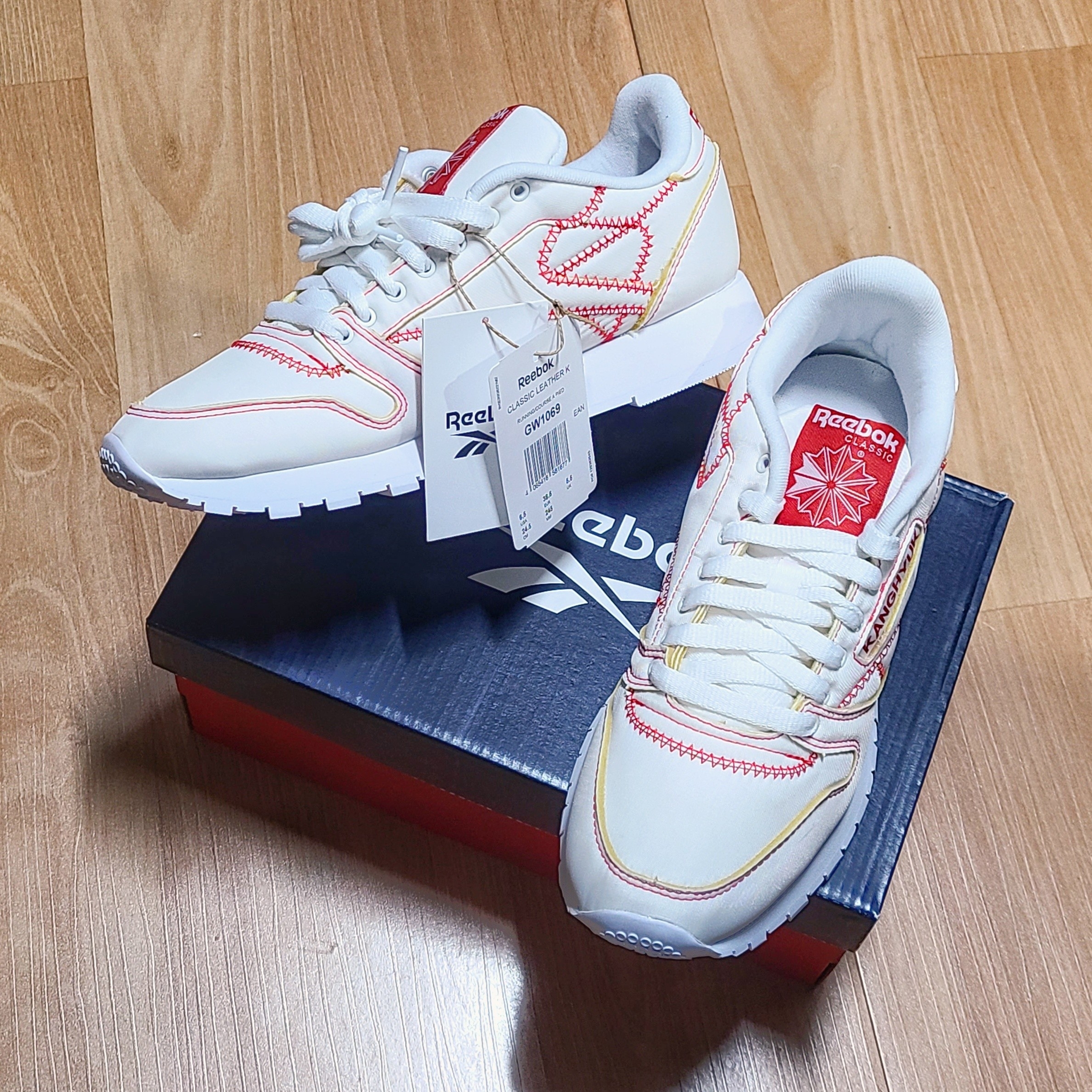 Reebok x Kanghyuk Classic Leather White Primal Red 착용 스타일