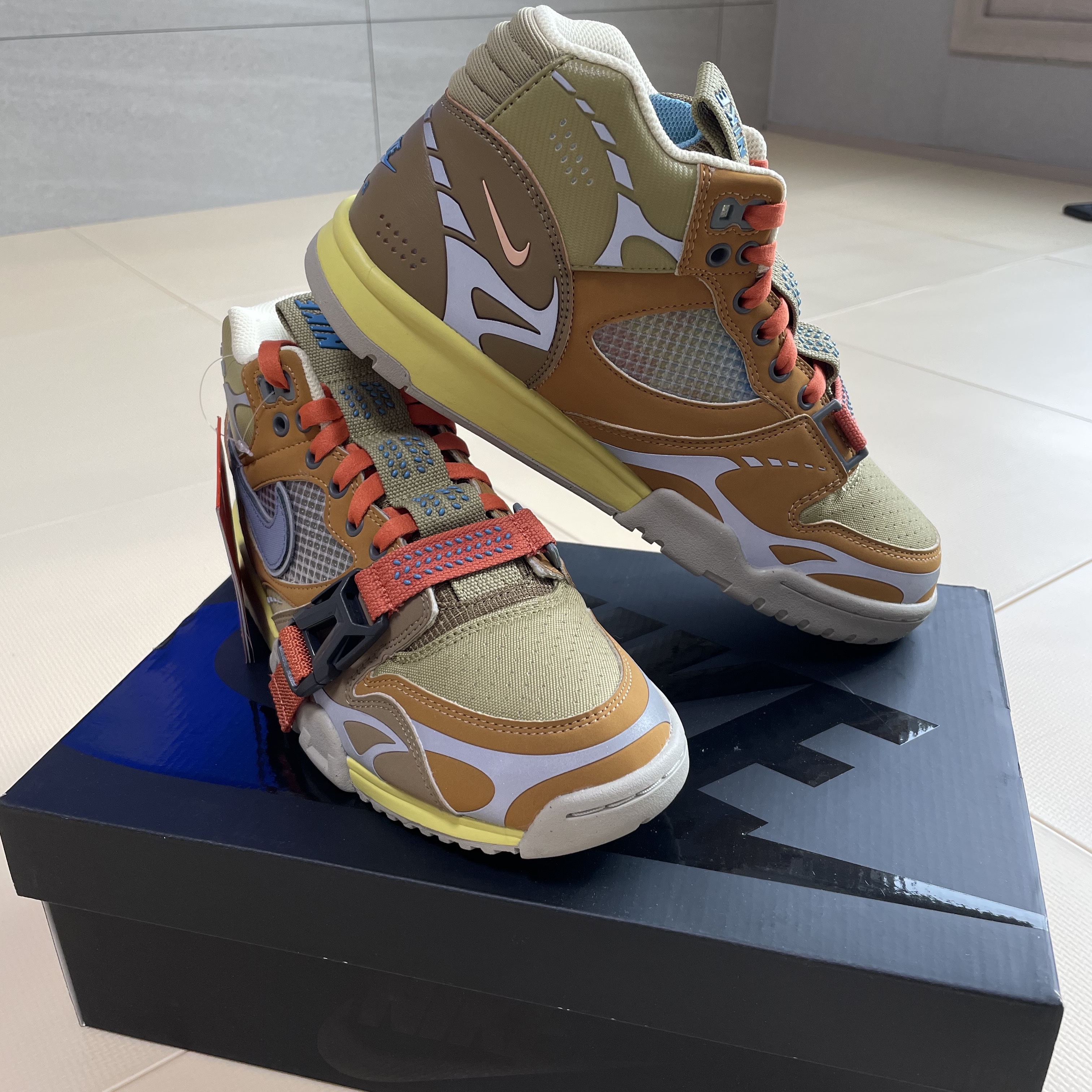 Nike Air Trainer 1 SP Coriander 착용 스타일 - 1