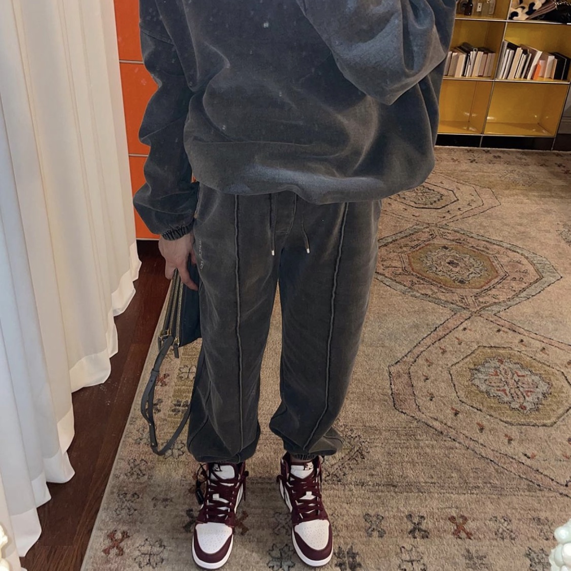 Jordan 1 Retro High OG Bordeaux 착용 스타일 - 3