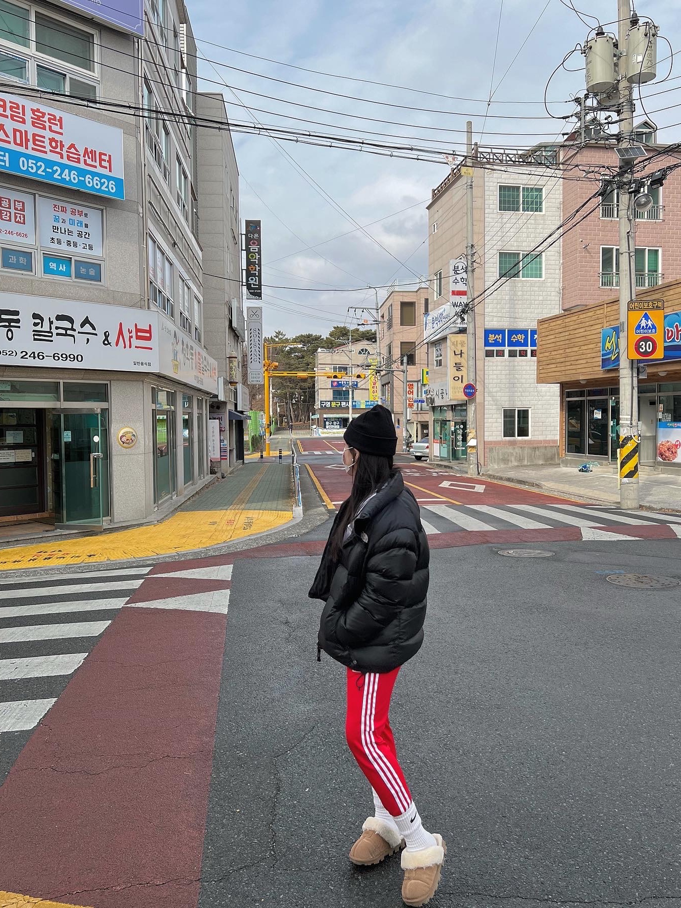 The North Face 1996 Eco Nuptse Jacket Black, Chanel Classic Card Holder Grained Calfskin & Gold Black 착용 스타일 - 2