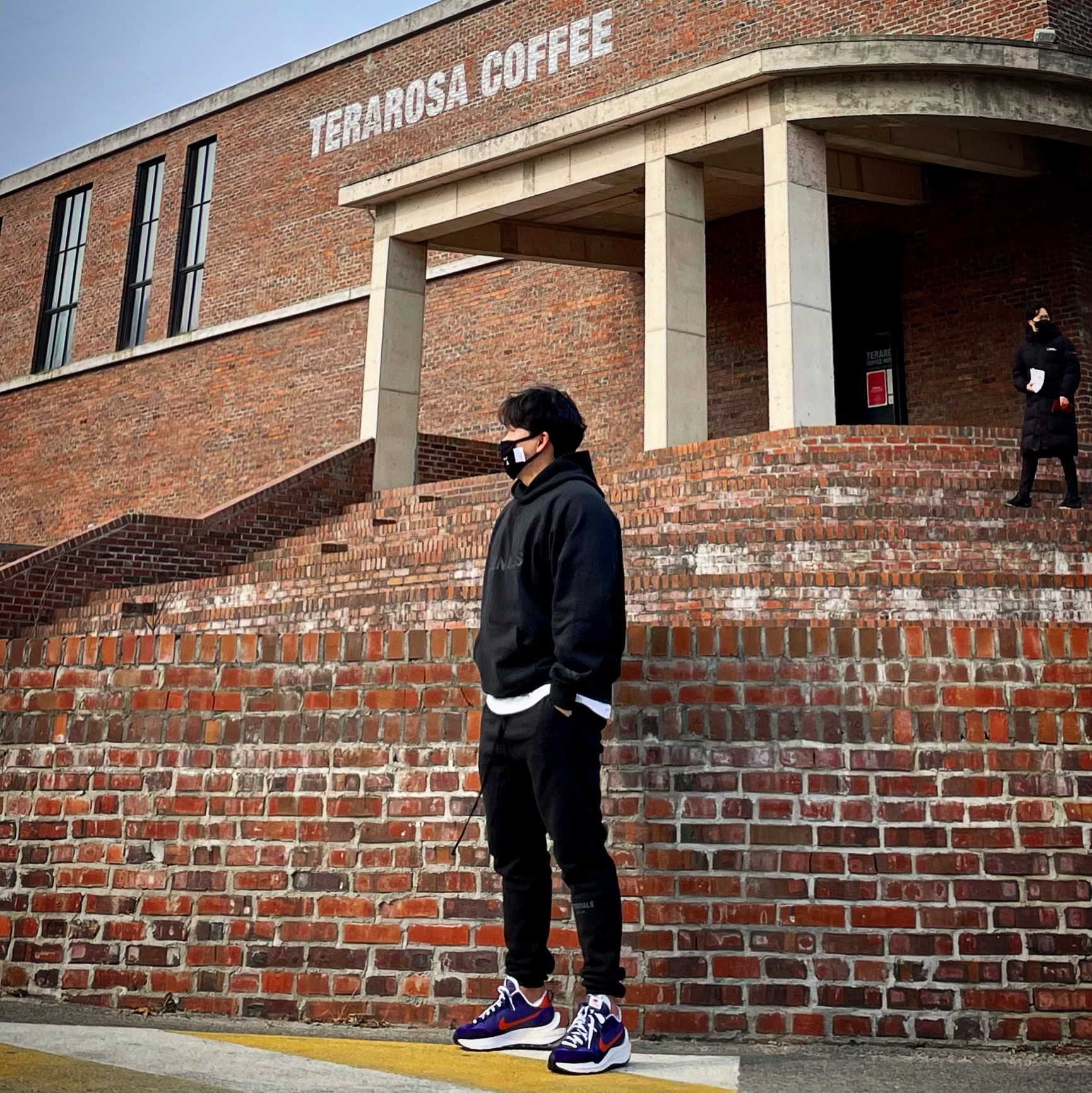 Nike x Sacai VaporWaffle Dark Iris, Essentials The Core Collection Sweatpants Black 착용 스타일