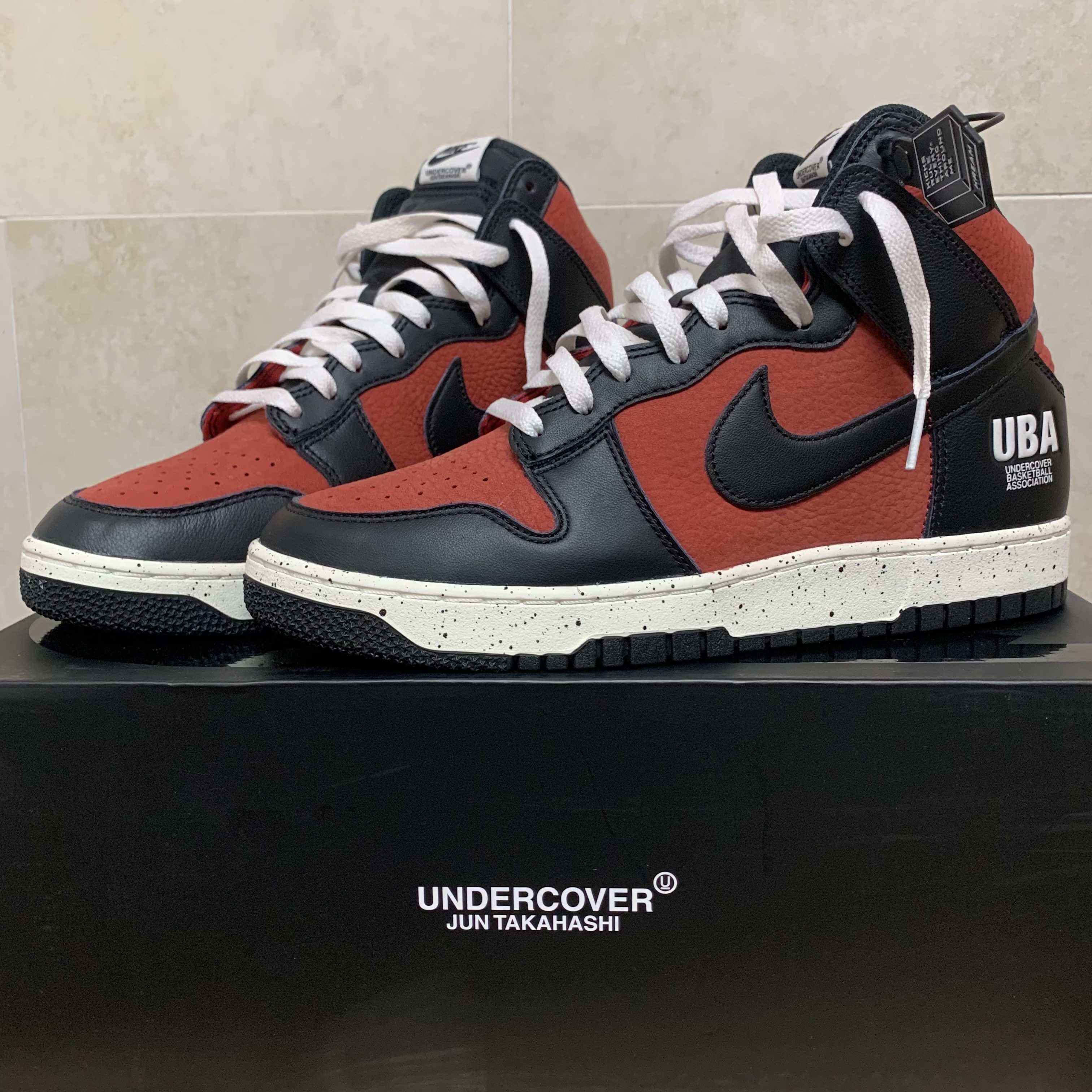 Nike x Undercover Dunk High 1985 Gym Red 착용 스타일 - 3