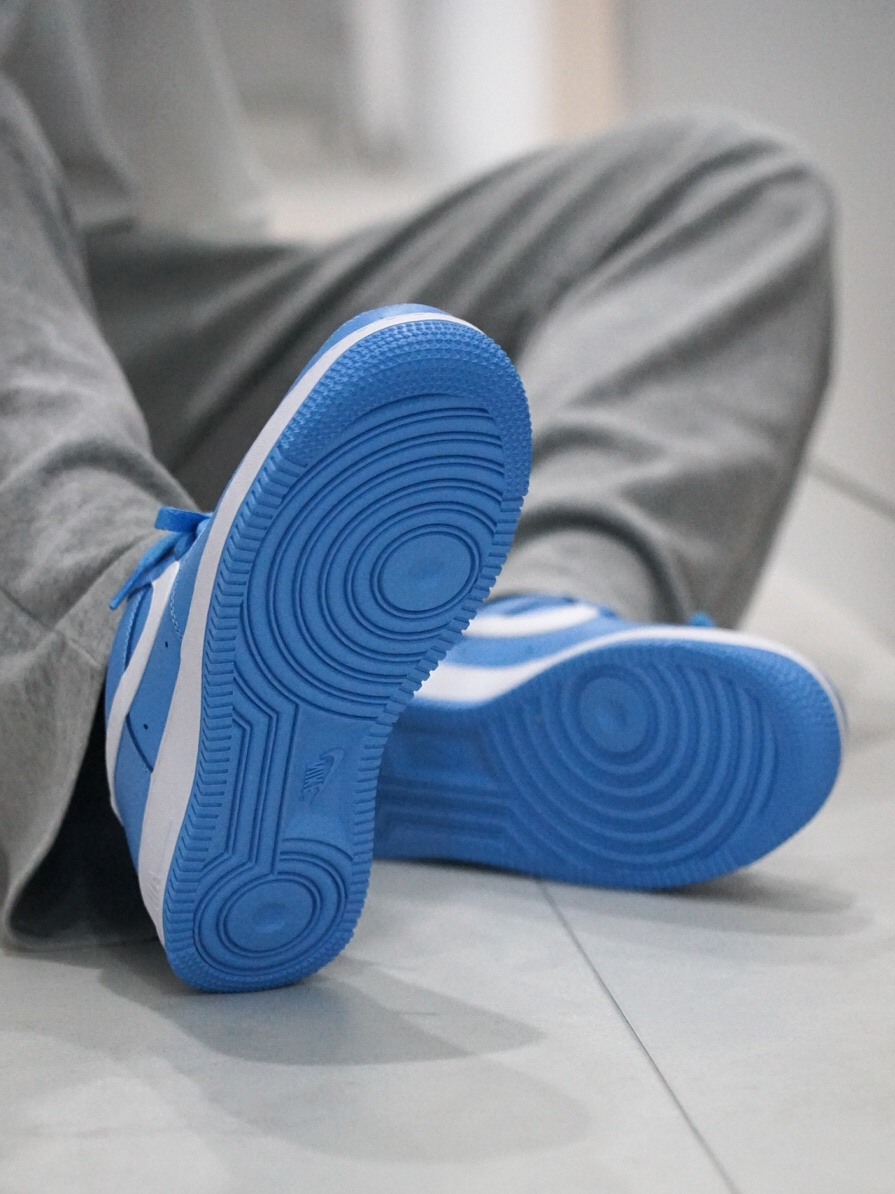 Nike Air Force 1 '07 Low University Blue 착용 스타일 - 4