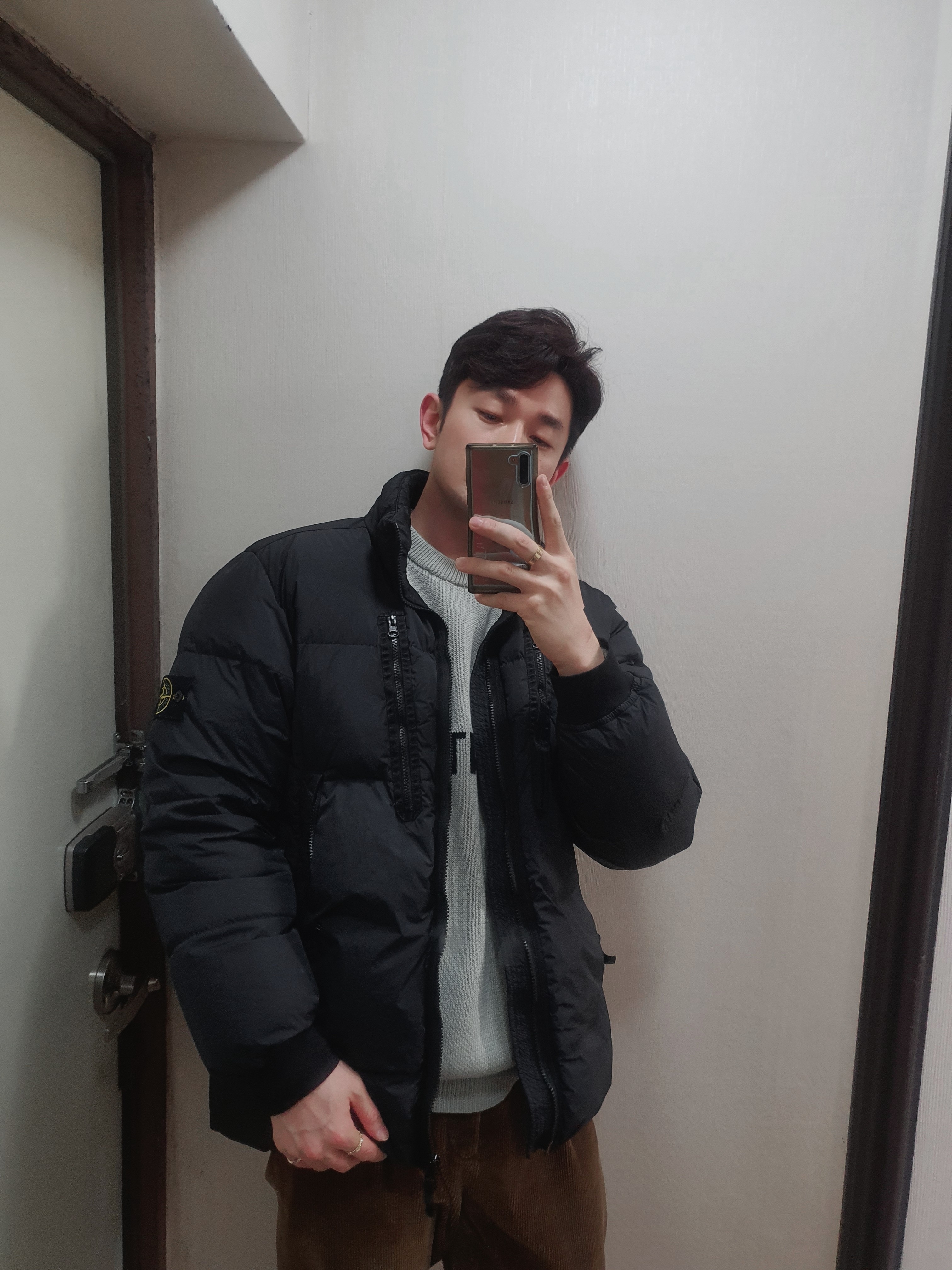 Essentials Knit Pullover Sweater Concrete - Ssense Exclusive, Stone Island 40223 Garment Dyed Crinkle Reps Down Jacket Black - 21FW 착용 스타일 - 1