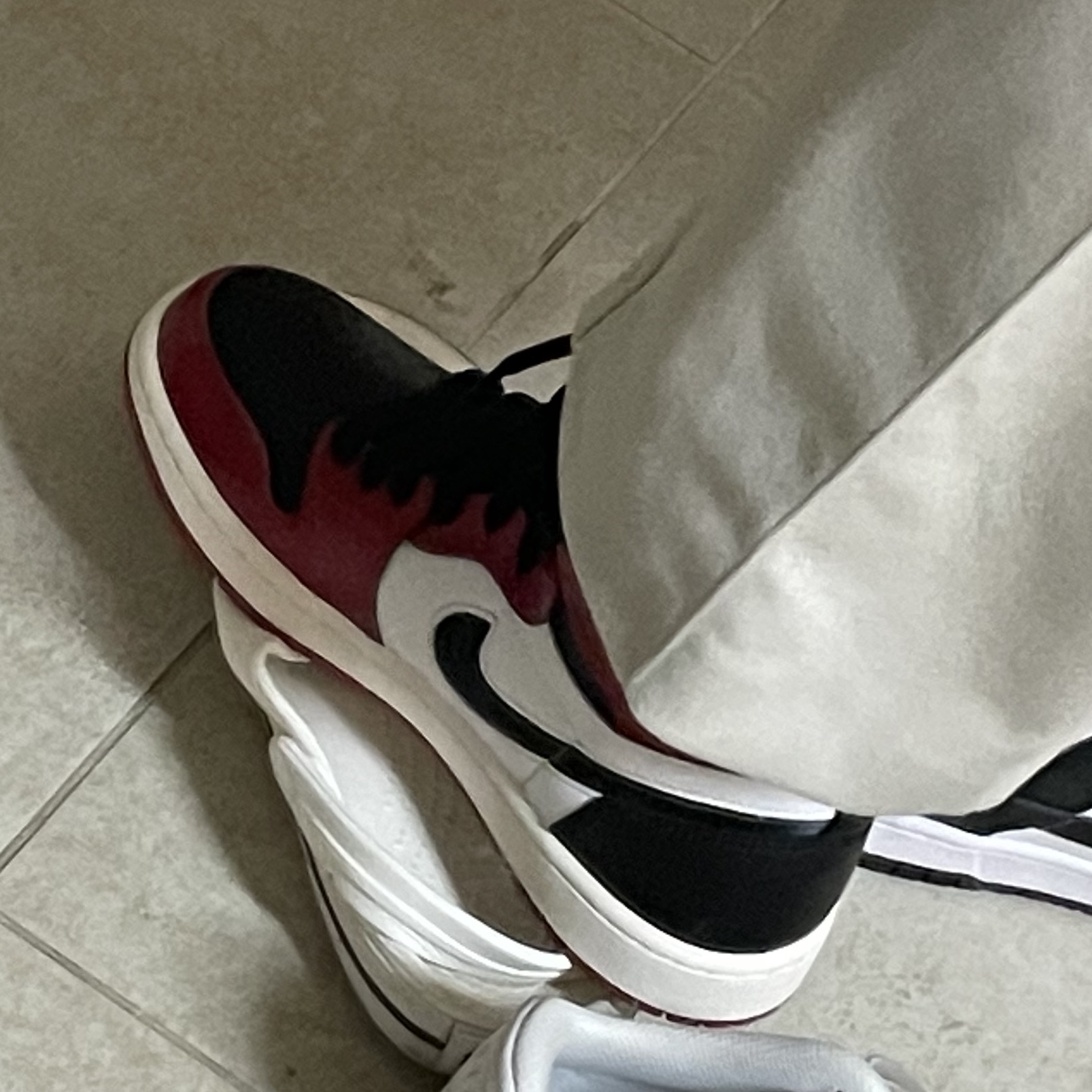 (W) Jordan 1 Zoom Air CMFT Gym Red Black 착용 스타일 - 4