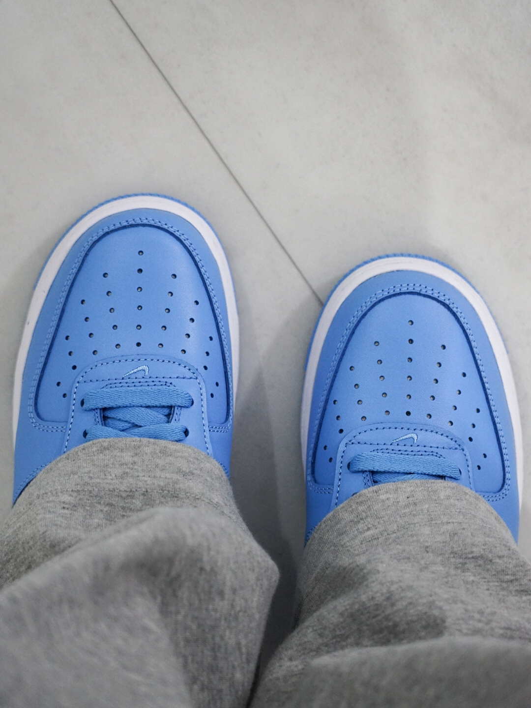 Nike Air Force 1 '07 Low University Blue 착용 스타일 - 2