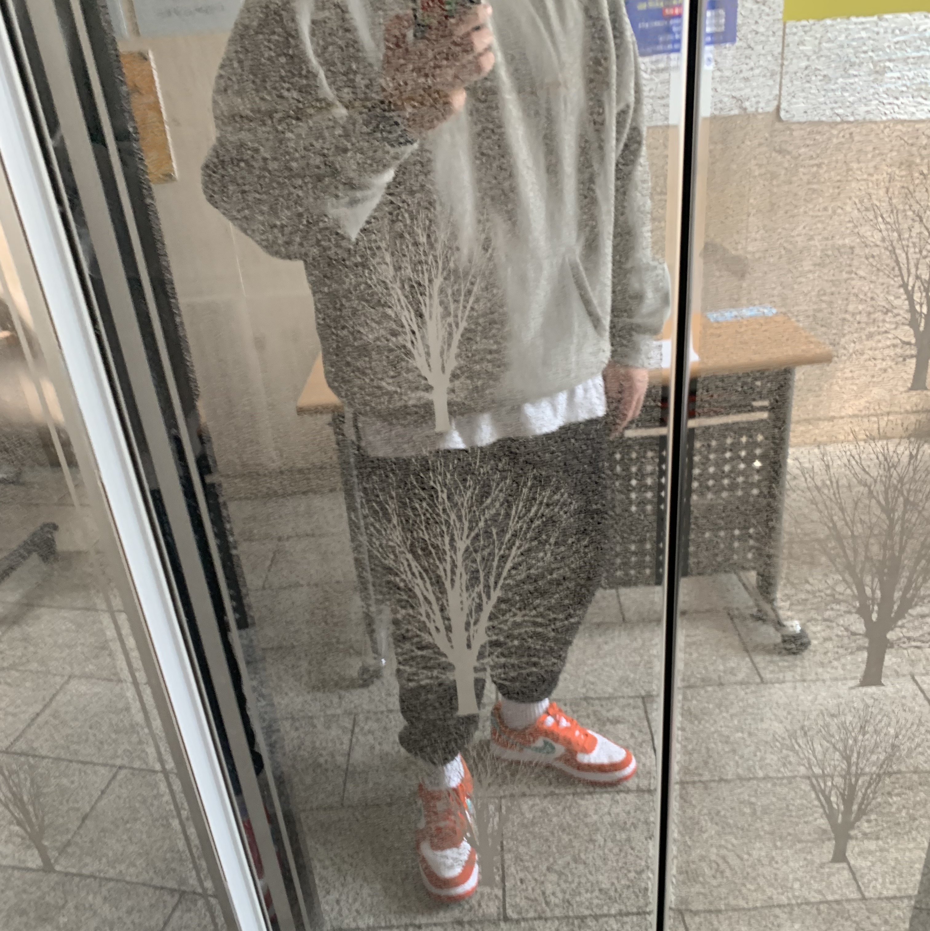 Nike Air Force 1 '07 LV8 Athletic Club Rush Orange Washed Teal, Essentials The Core Collection Pullover Hoodie Heather Oatmeal 착용 스타일