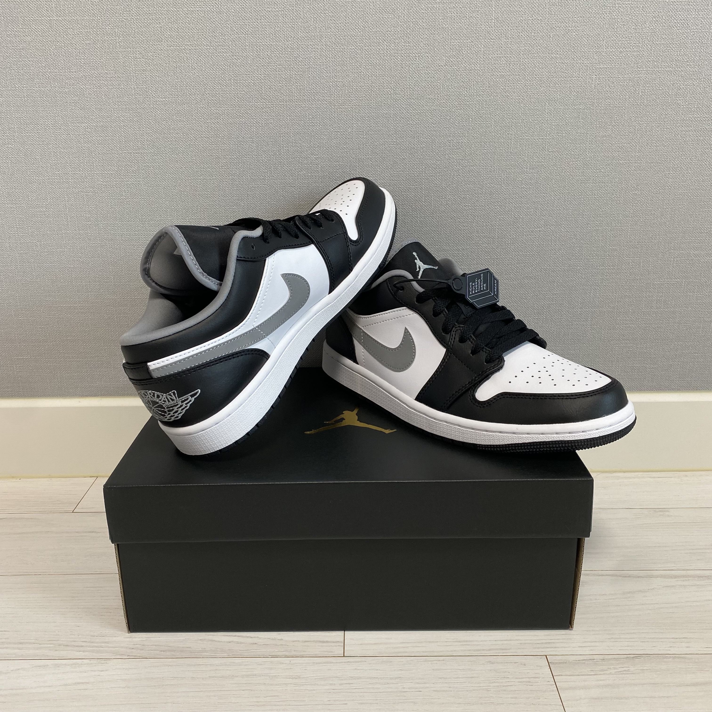 Jordan 1 Low Black Particle Grey 착용 스타일 - 1