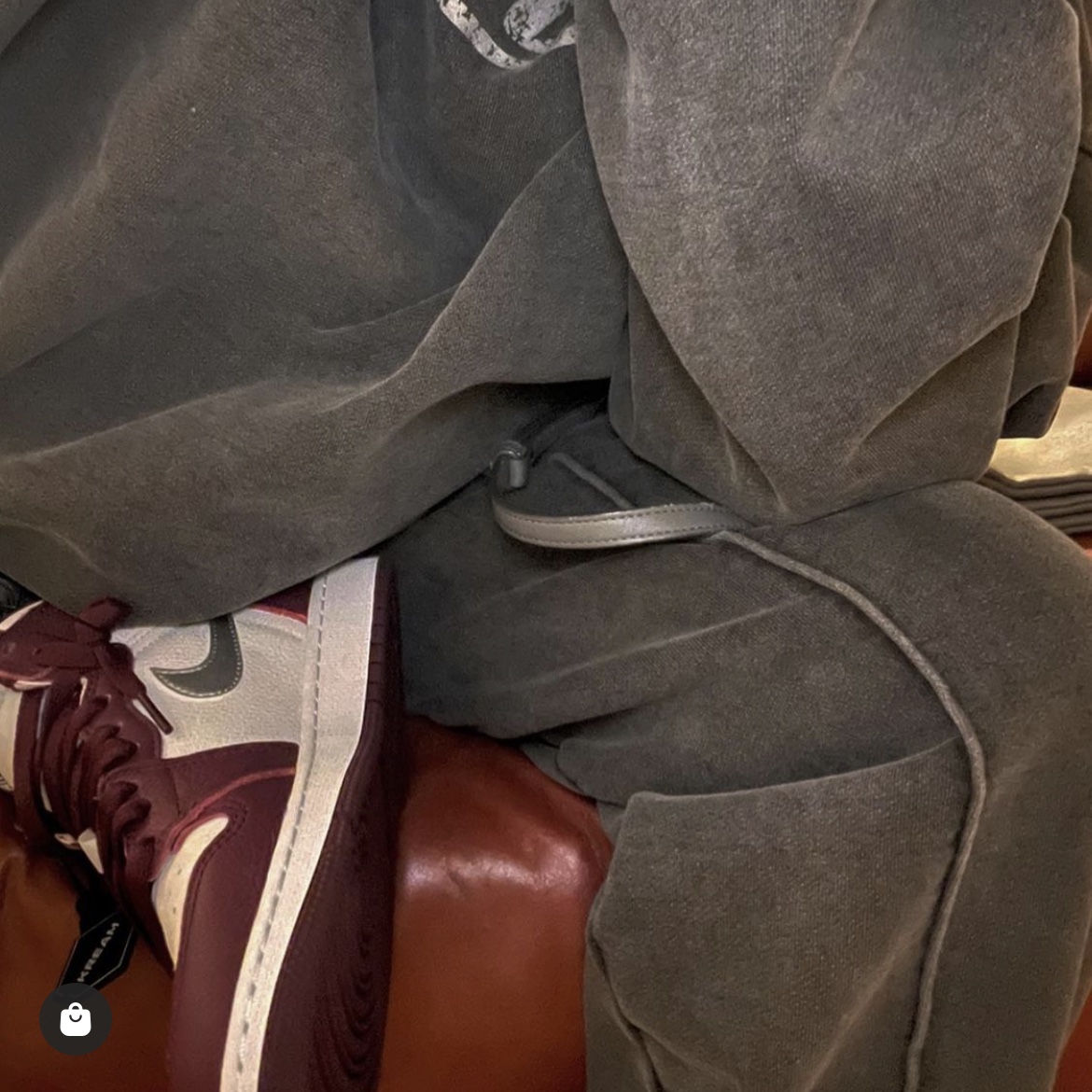 Jordan 1 Retro High OG Bordeaux 착용 스타일 - 1