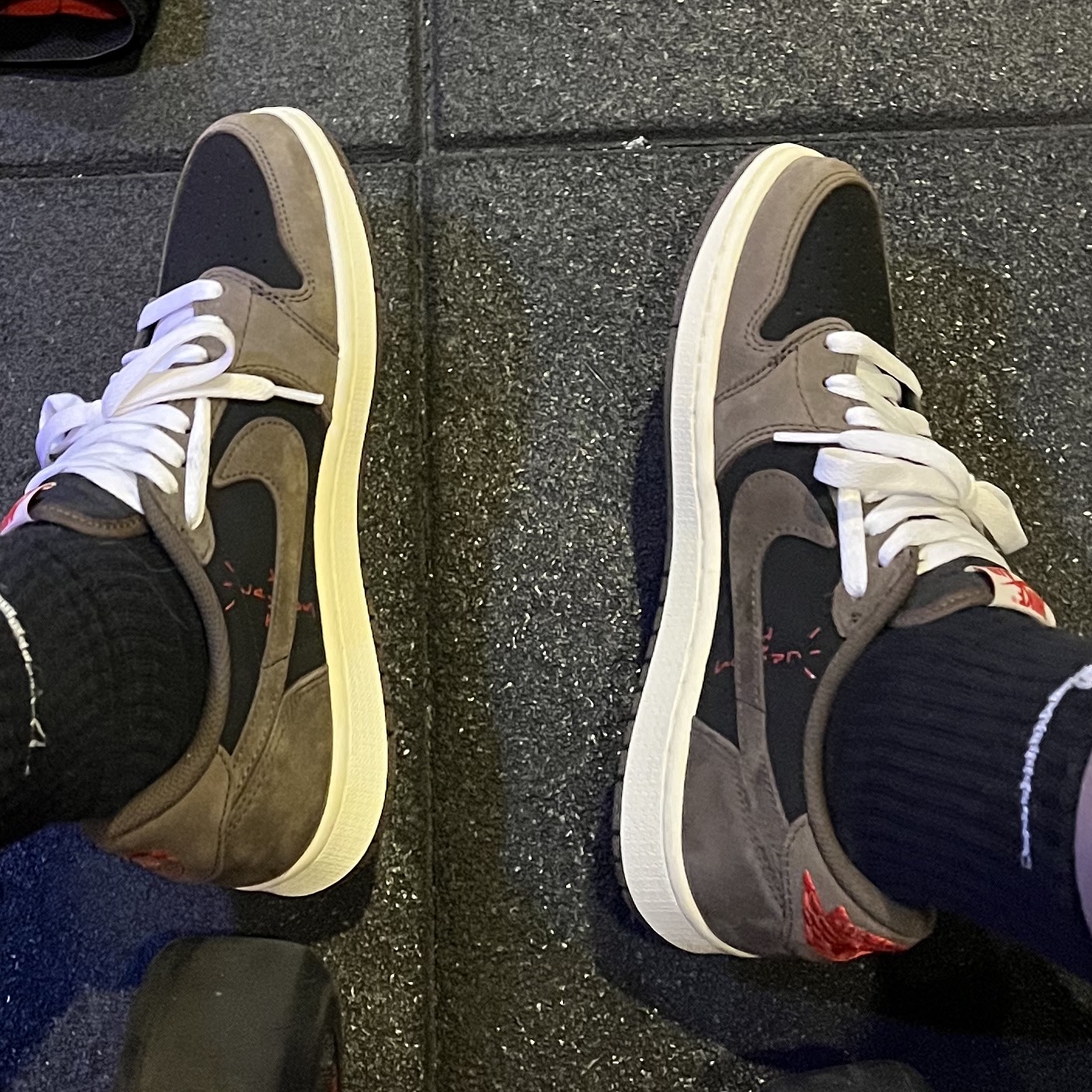 Jordan 1 x Travis Scott Retro Low OG SP Mocha, Jordan 1 x Travis Scott x Fragment Retro Low OG SP Military Blue 착용 스타일 - 2