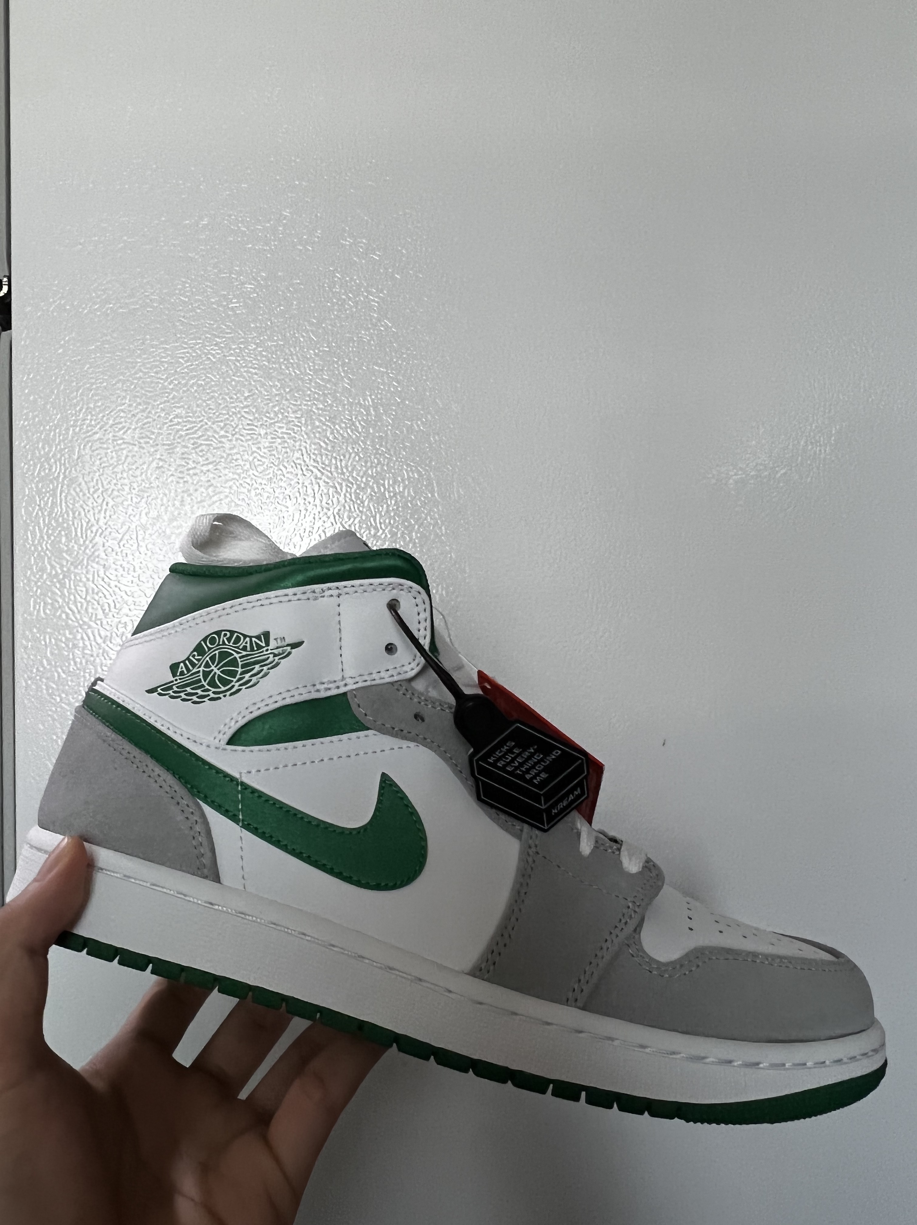 Jordan 1 Mid SE Pine Green Light Smoke Grey 착용 스타일