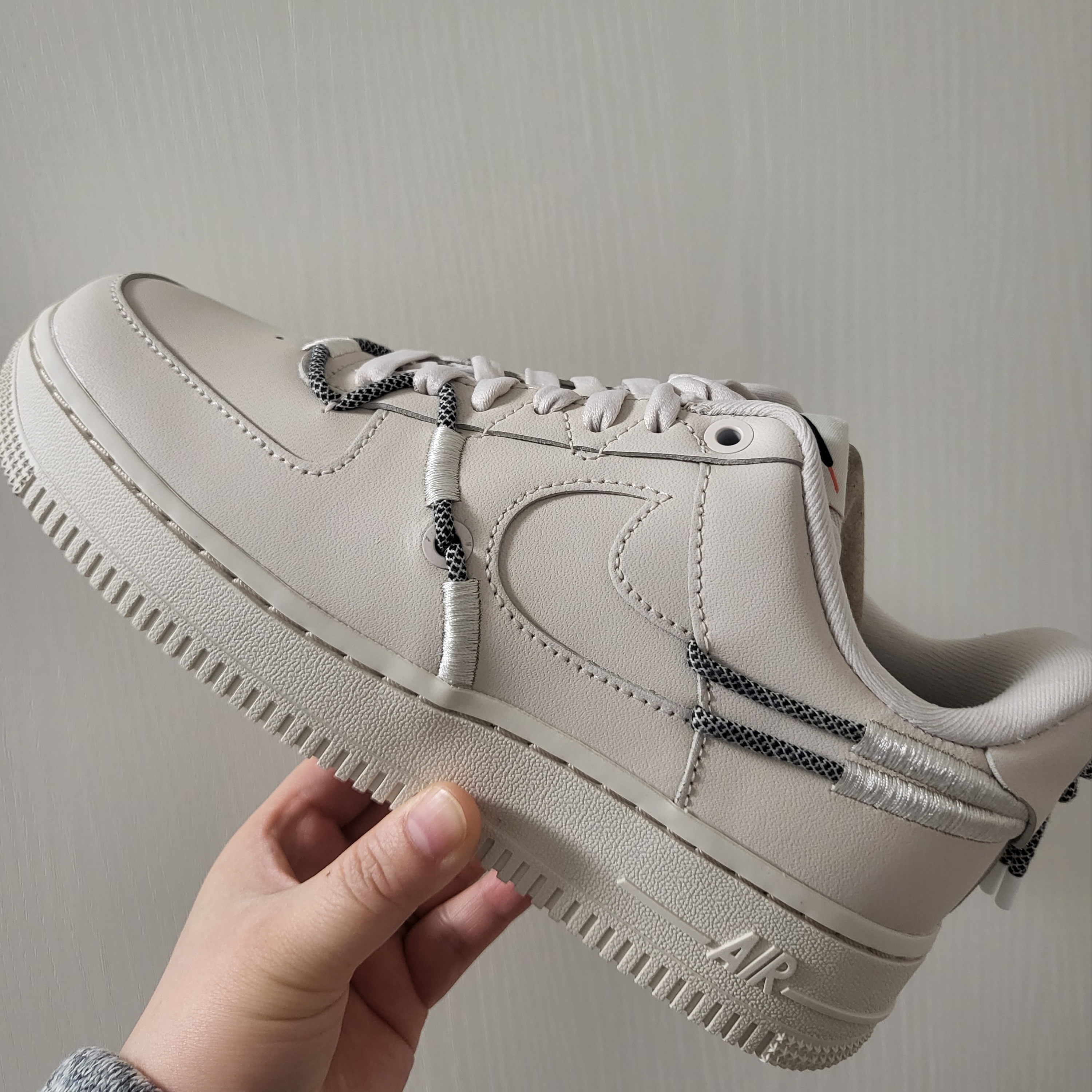 (W) Nike Air Force 1 '07 LX Light Orewood Brown 착용 스타일 - 1