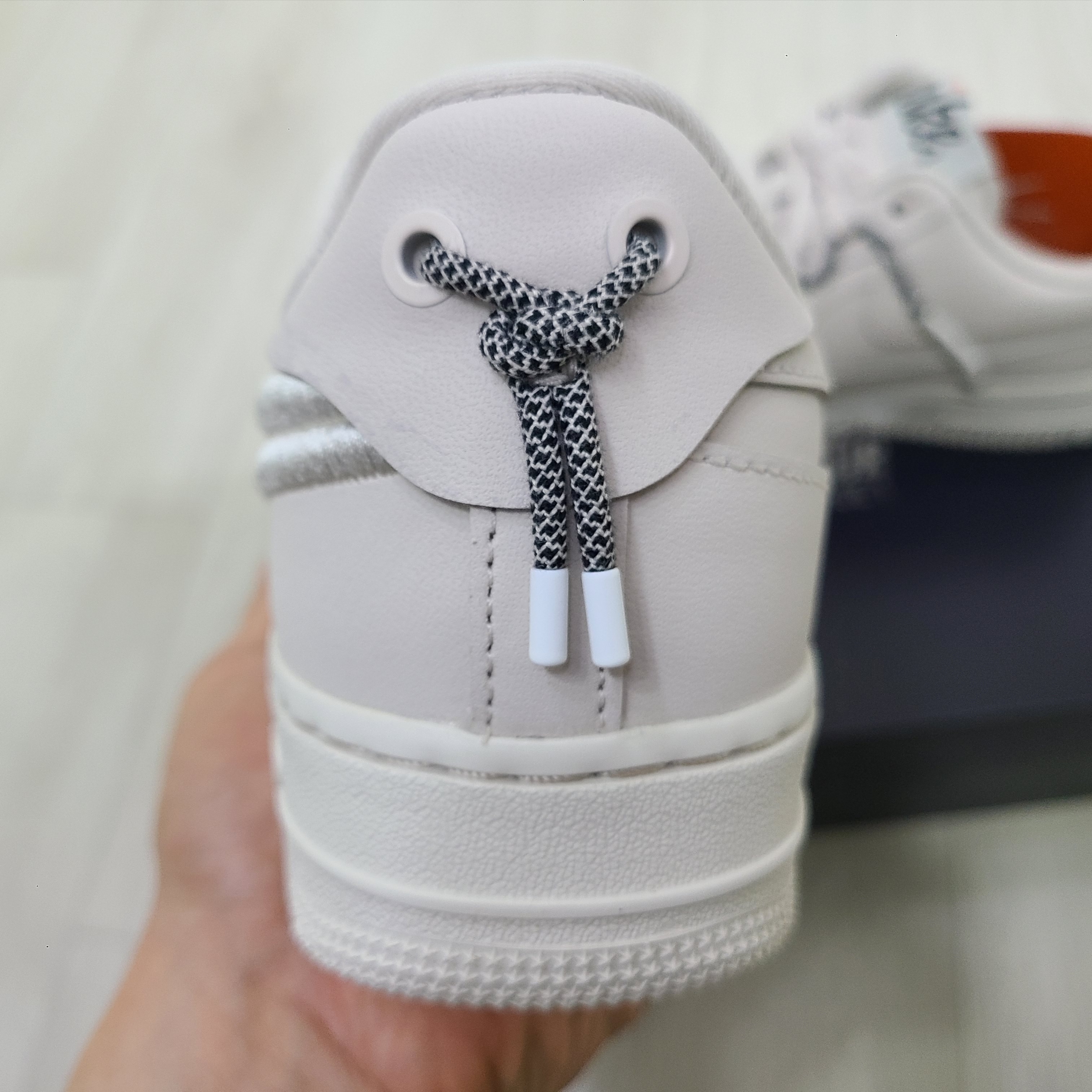 (W) Nike Air Force 1 '07 LX Light Orewood Brown 착용 스타일 - 3