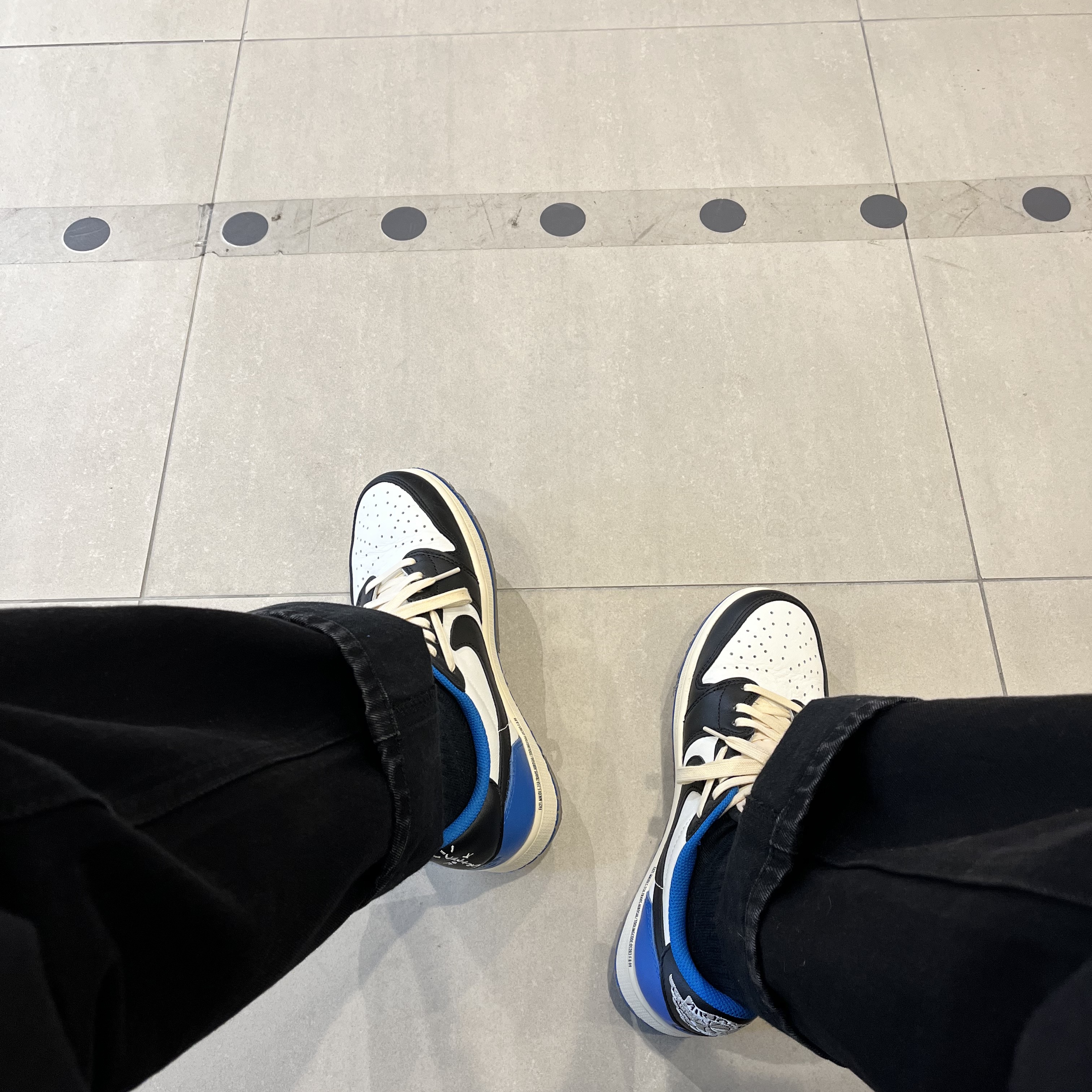 Jordan 1 x Travis Scott Retro Low OG SP Mocha, Jordan 1 x Travis Scott x Fragment Retro Low OG SP Military Blue 착용 스타일 - 3