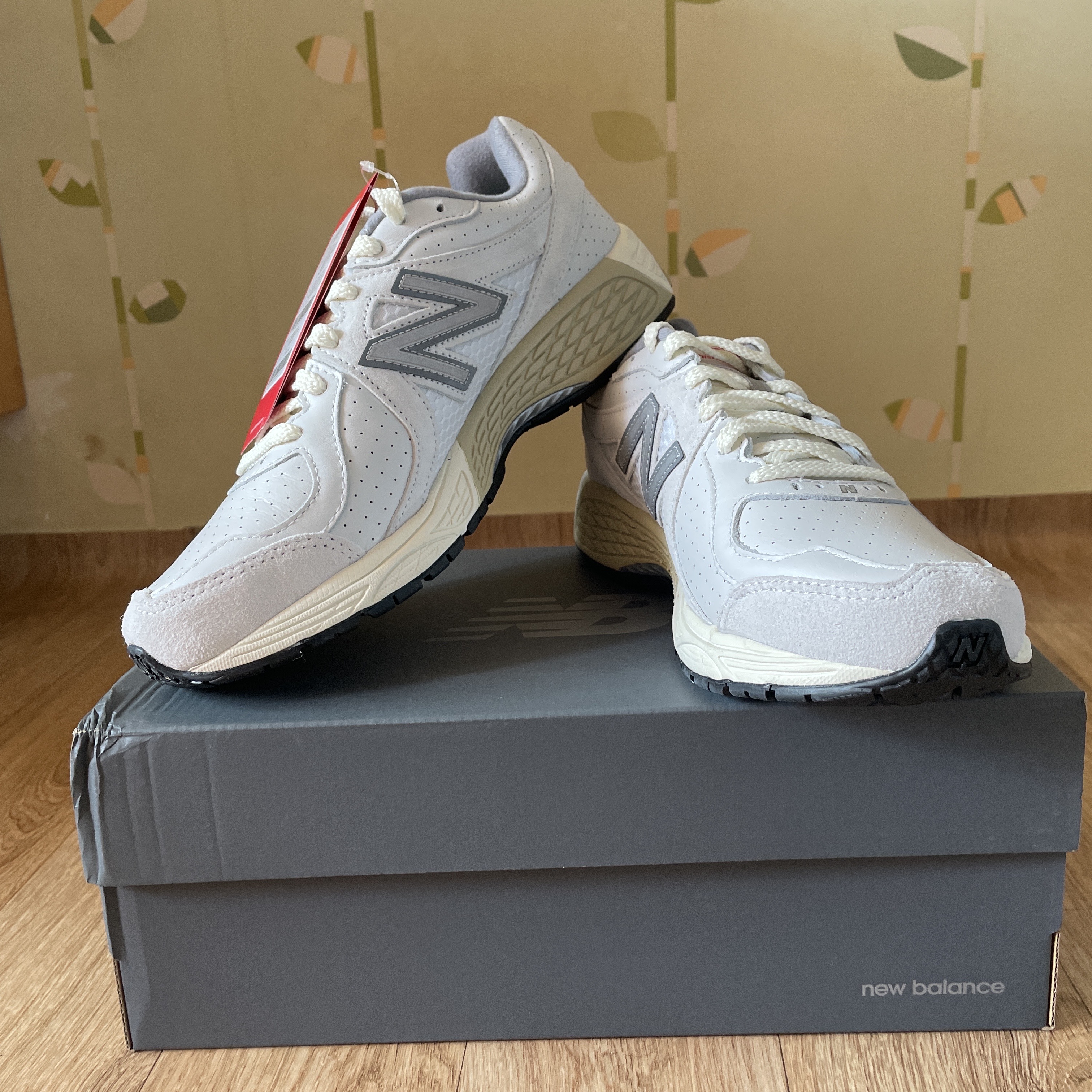New Balance x Thisisneverthat 860v2 White 착용 스타일