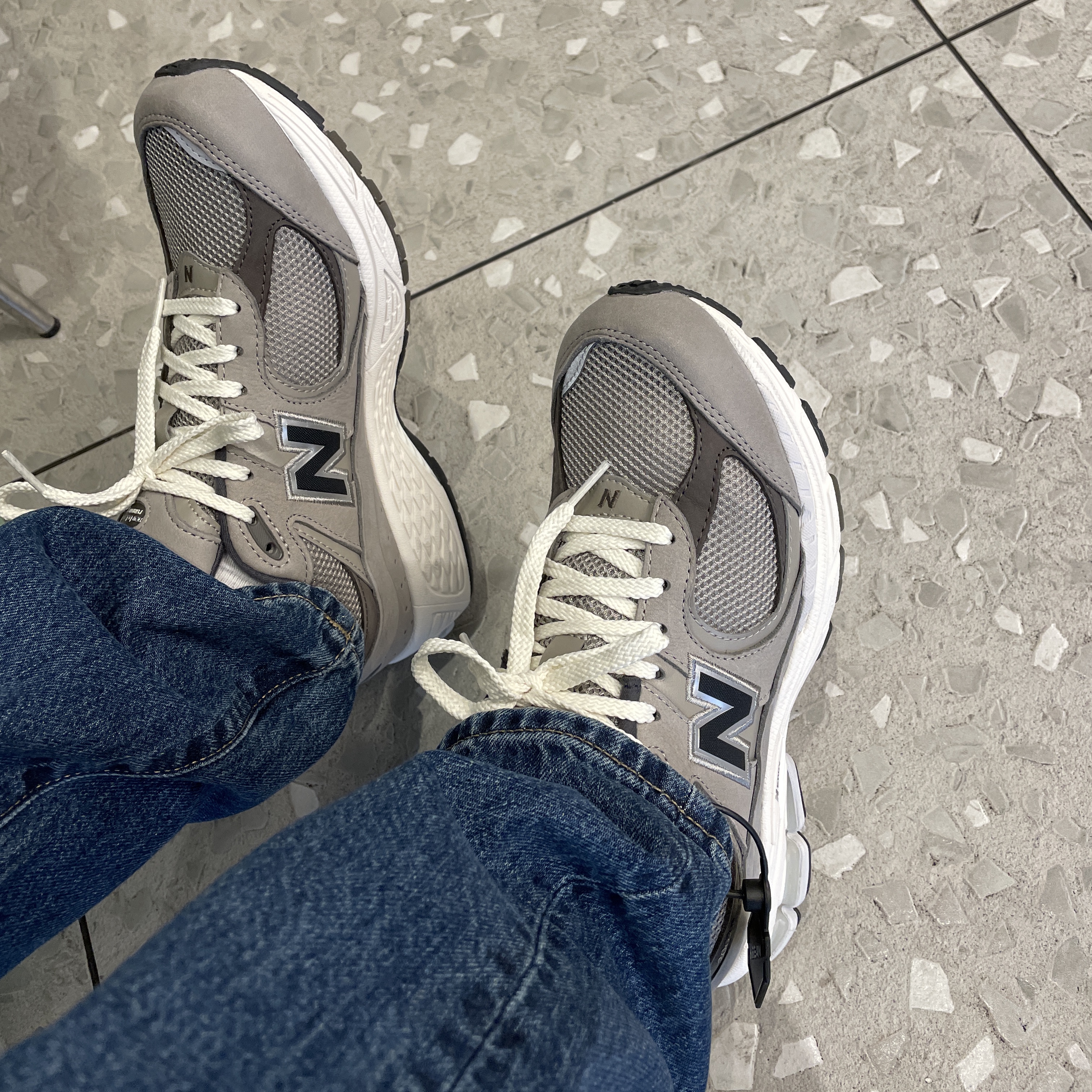 New Balance 2002 Warm Alpaca 착용 스타일
