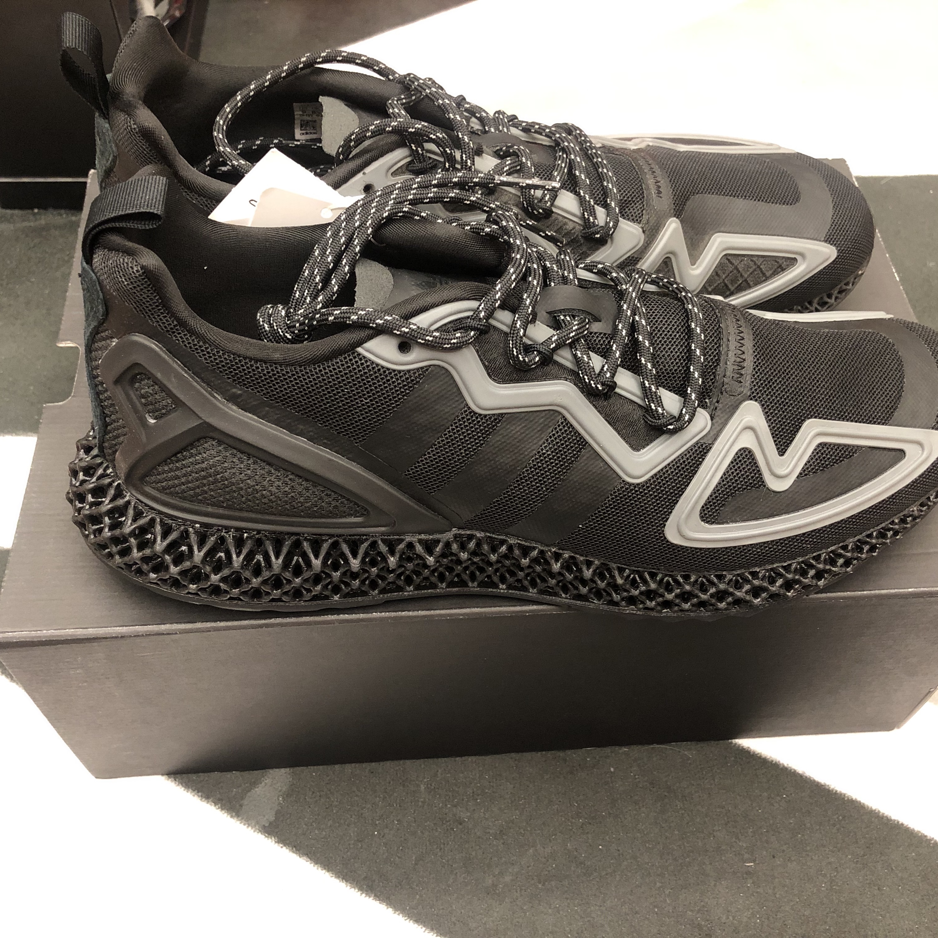 Adidas ZX 2K 4D Triple Black 착용 스타일 - 2