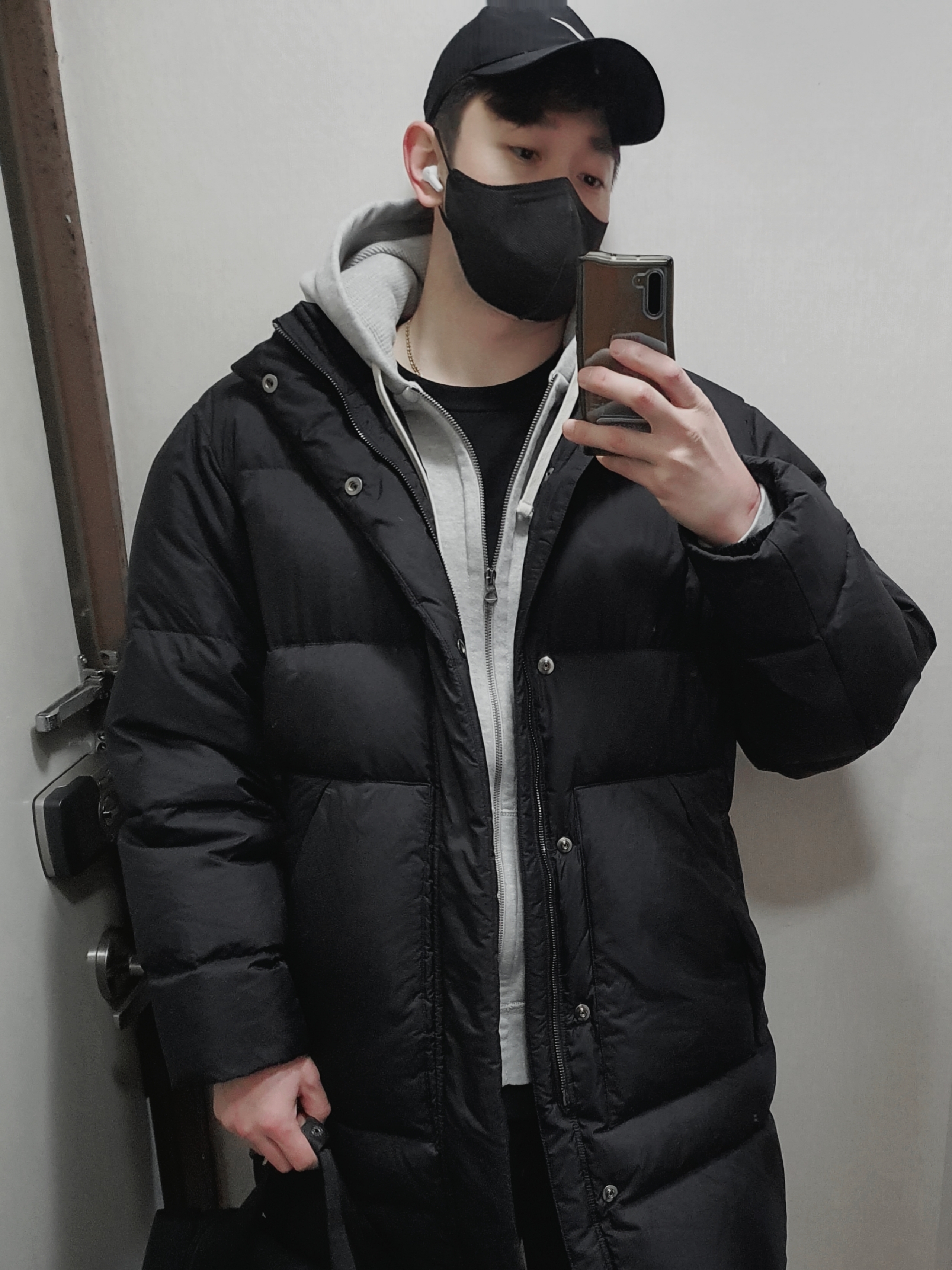 Essentials Knit Pullover Sweater Concrete - Ssense Exclusive, Stone Island 40223 Garment Dyed Crinkle Reps Down Jacket Black - 21FW 착용 스타일 - 2