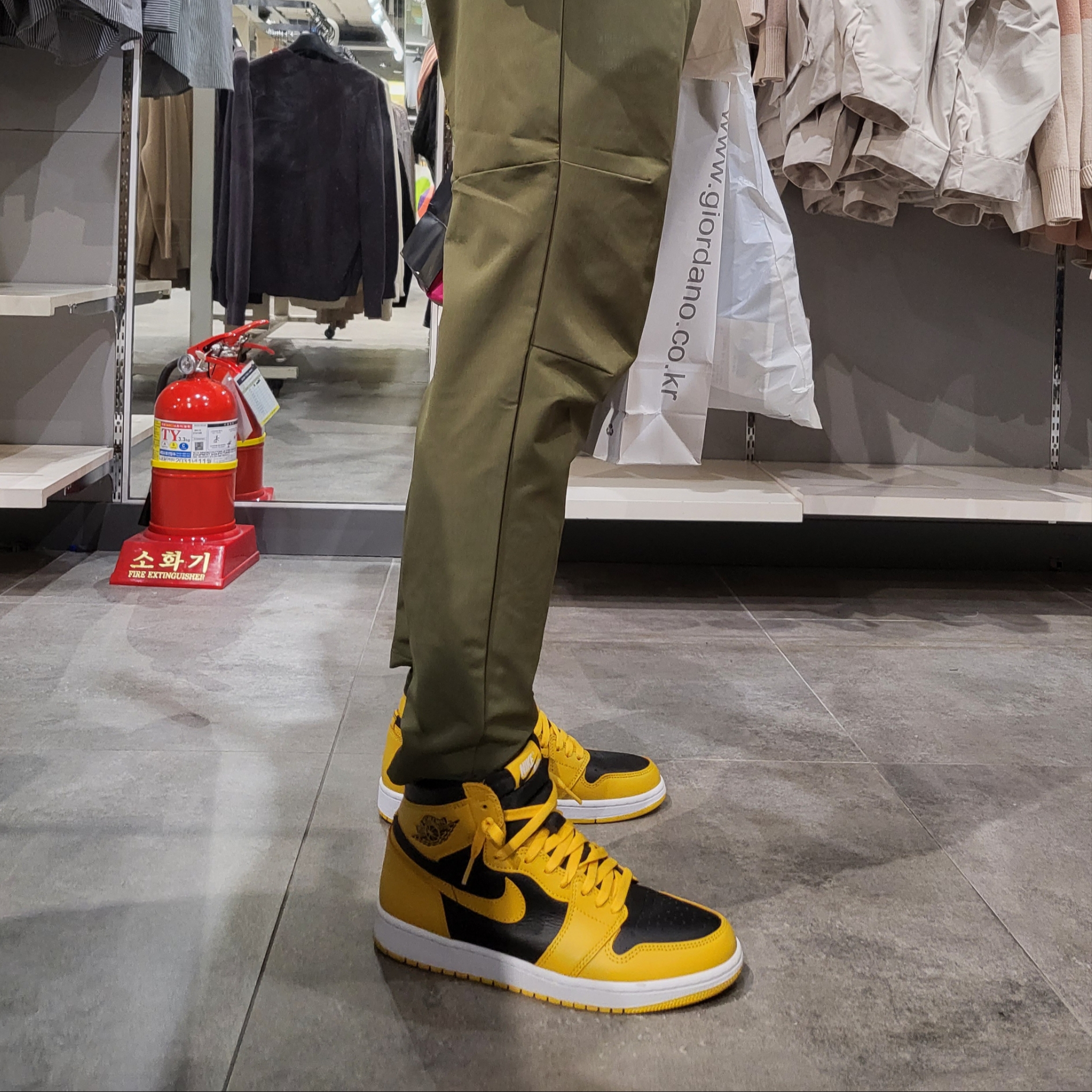 Jordan 1 Retro High OG Pollen 착용 스타일
