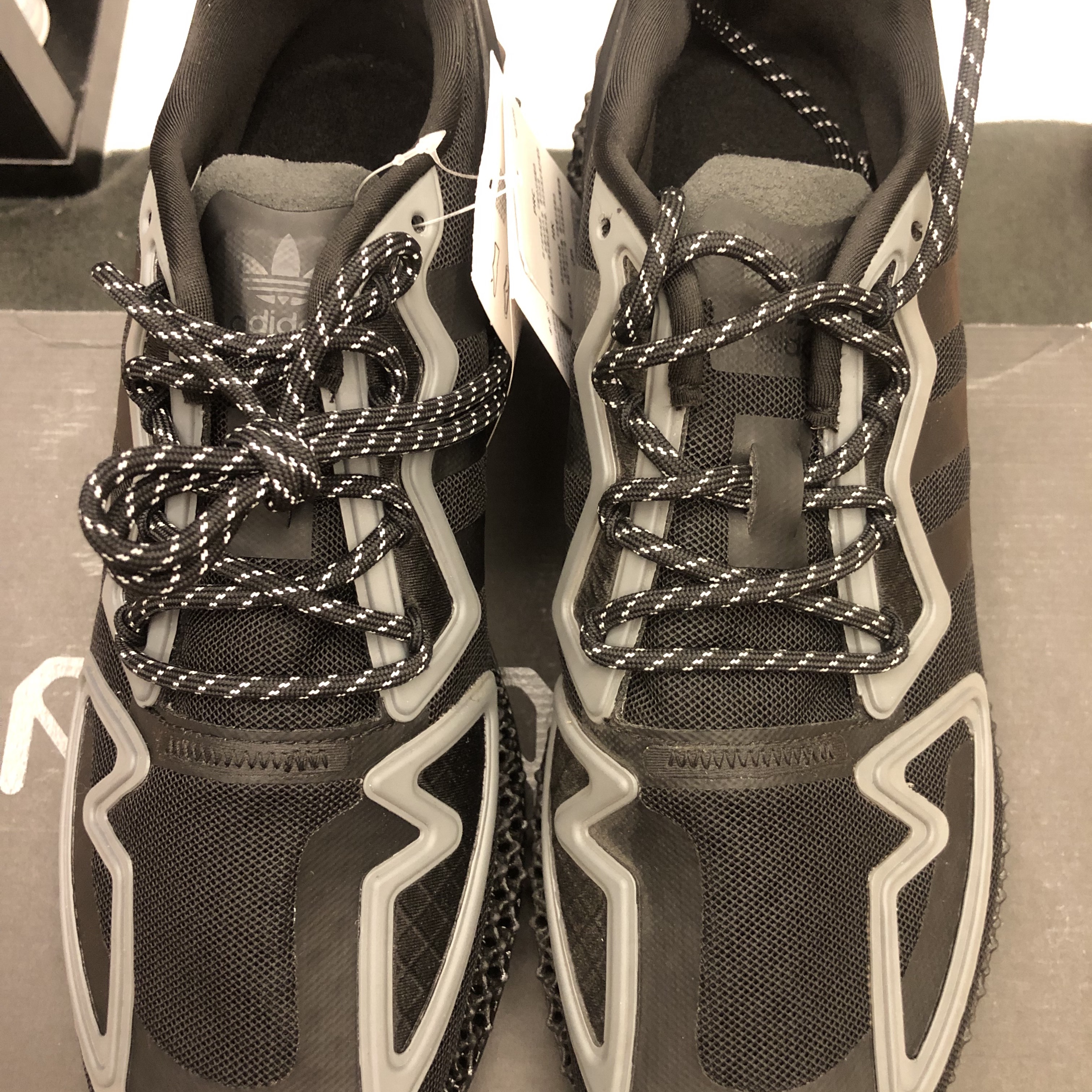 Adidas ZX 2K 4D Triple Black 착용 스타일 - 4