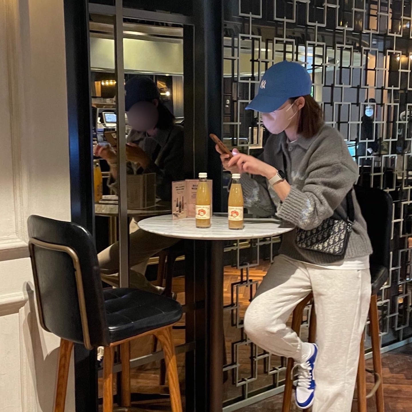 (W) Jordan 1 Mid White Hyper Royal 착용 스타일