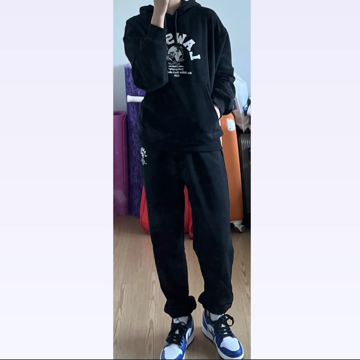 Jordan 1 Low Hyper Royal 착용 스타일