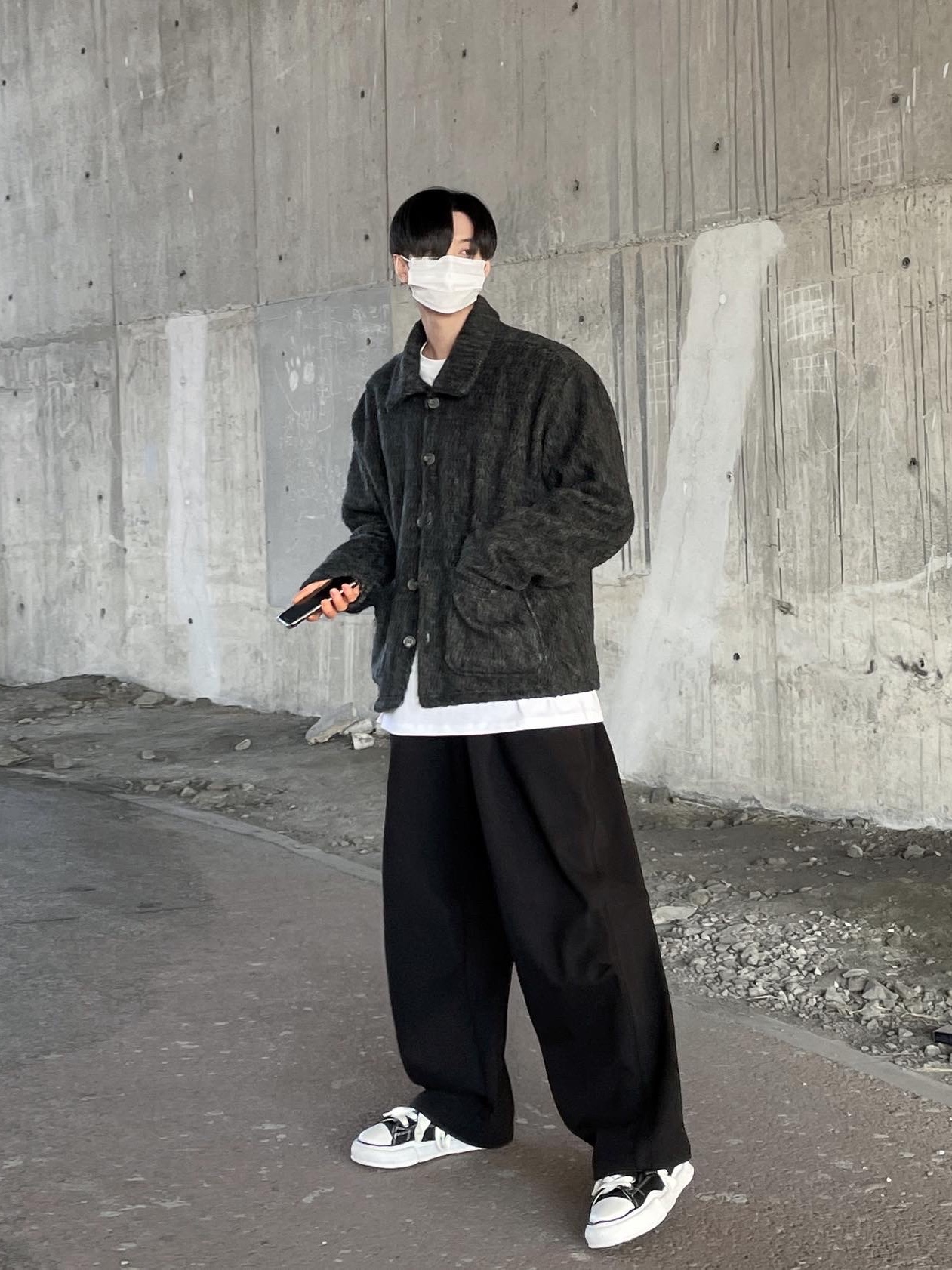 Maison Mihara Yasuhiro Peterson OG Sole Canvas Low Sneakers Black 착용 스타일 - 1